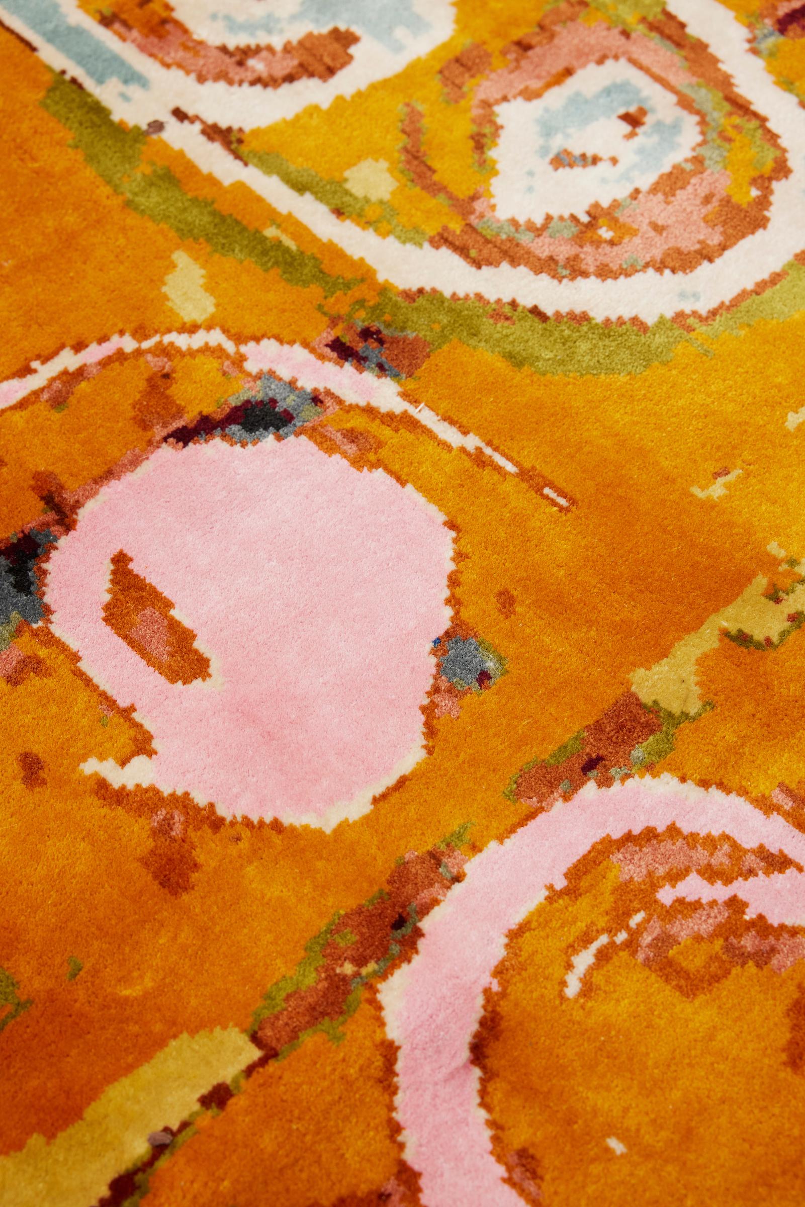 Handgewebter orangefarbener Seidenteppich, entworfen von Dena Lawrence und in Kaschmir gewebt.   (Handgeknüpft) im Angebot