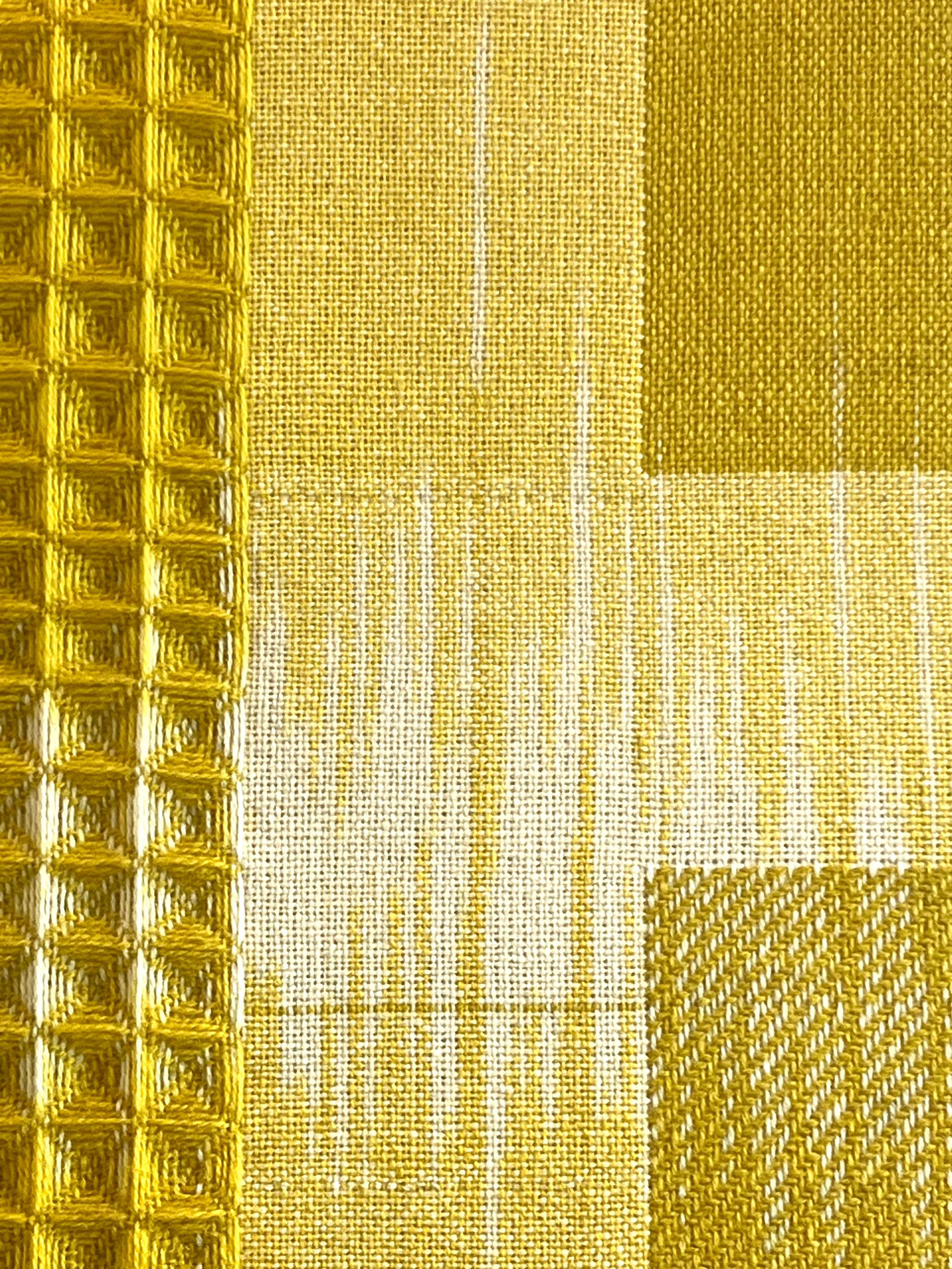 Handgewebte, pflanzlich gefärbte, gerahmte, feine Wandteppichkunstwerke – Gelbe Farbstudie (Bauhaus) im Angebot