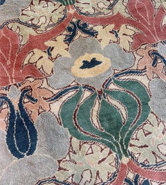 Tappeto in stile Revival Voysey tessuto a mano