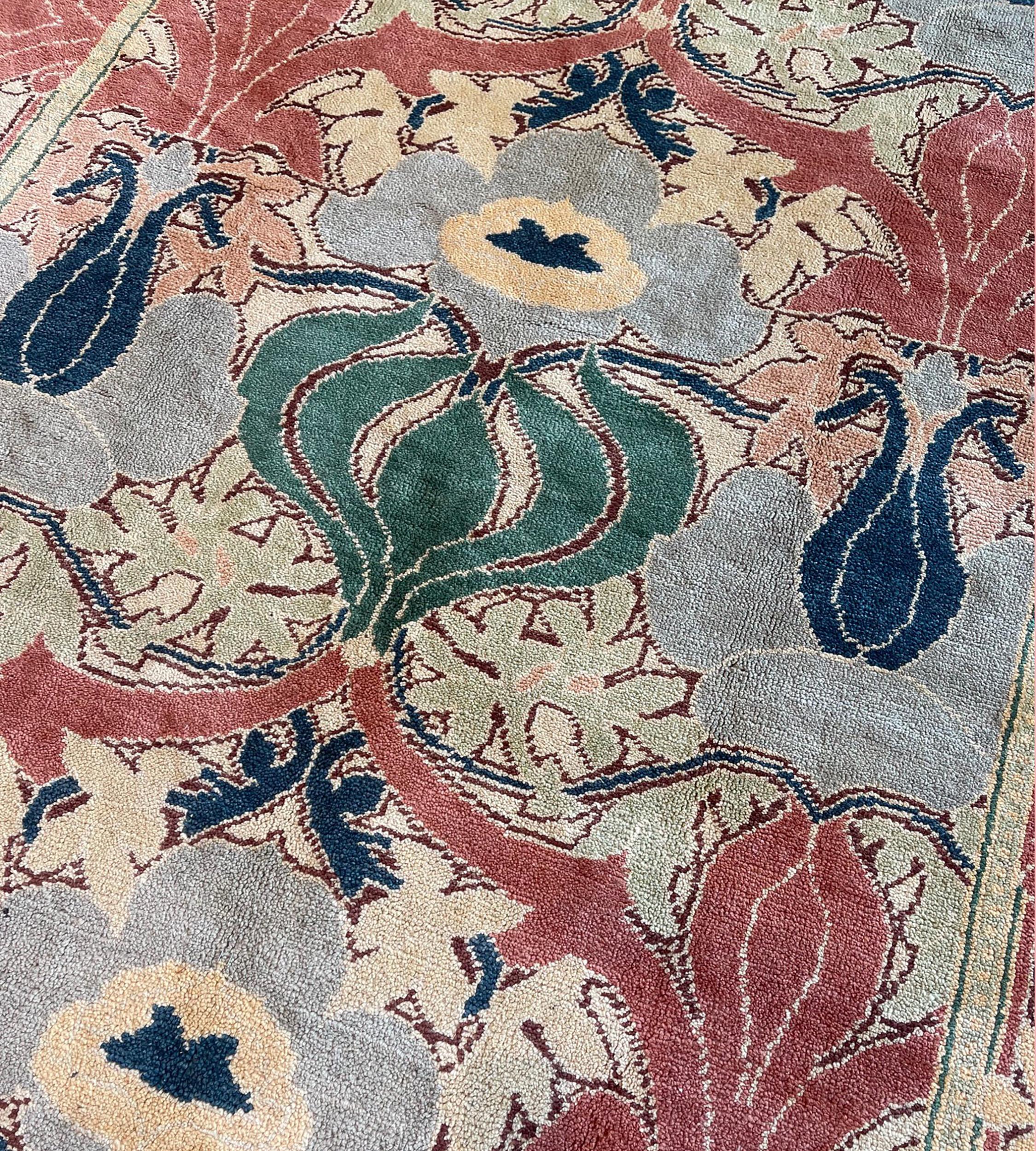Handgewebter Revival-Teppich im Voysey-Stil (Arts and Crafts) im Angebot