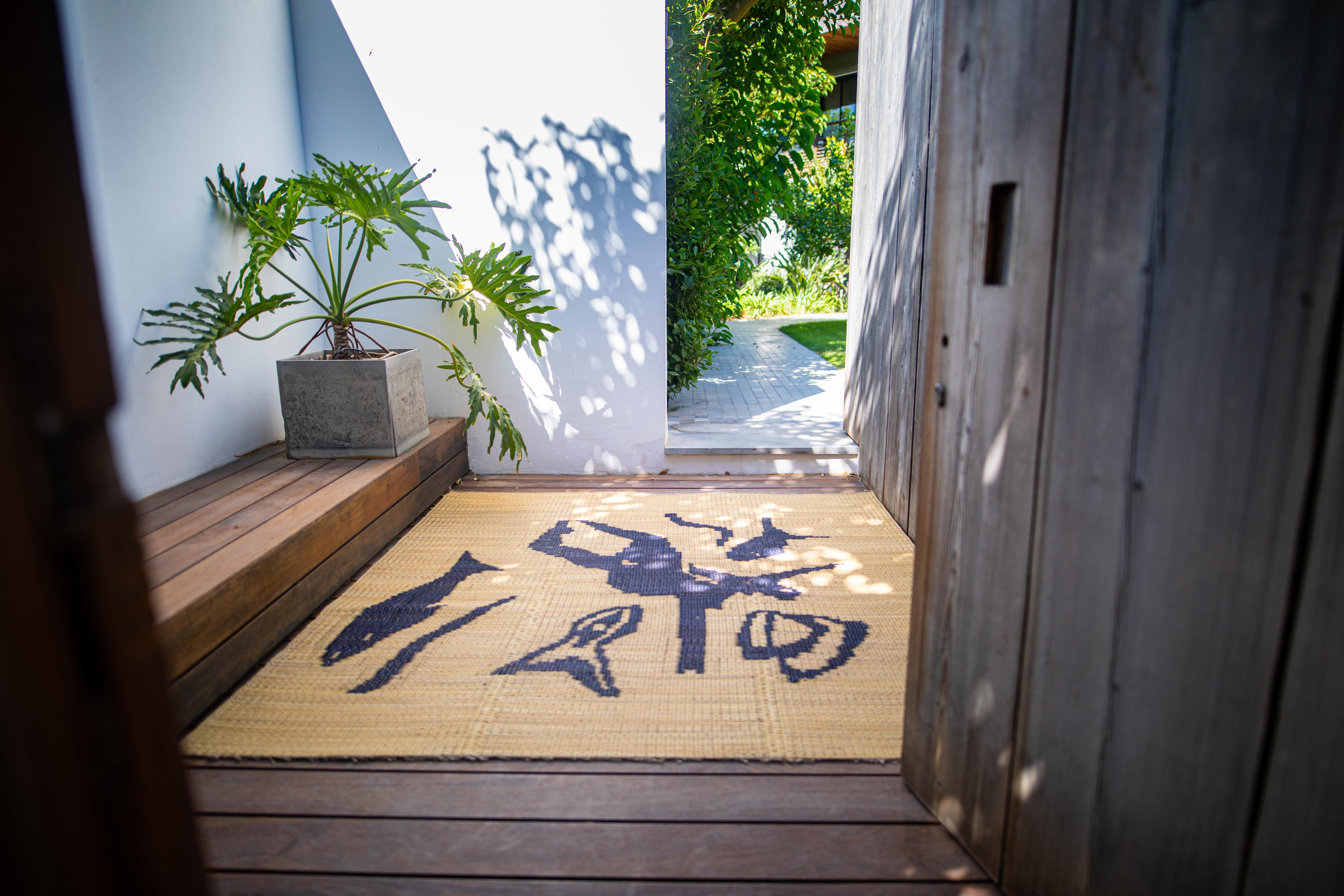 This rug by the artist Meriem Bouderbala is a true work of art. This unique piece is the result of the artist's innovative approach to merging Eastern and Western visions in her own perception of the representation of the body.
Drawing inspiration