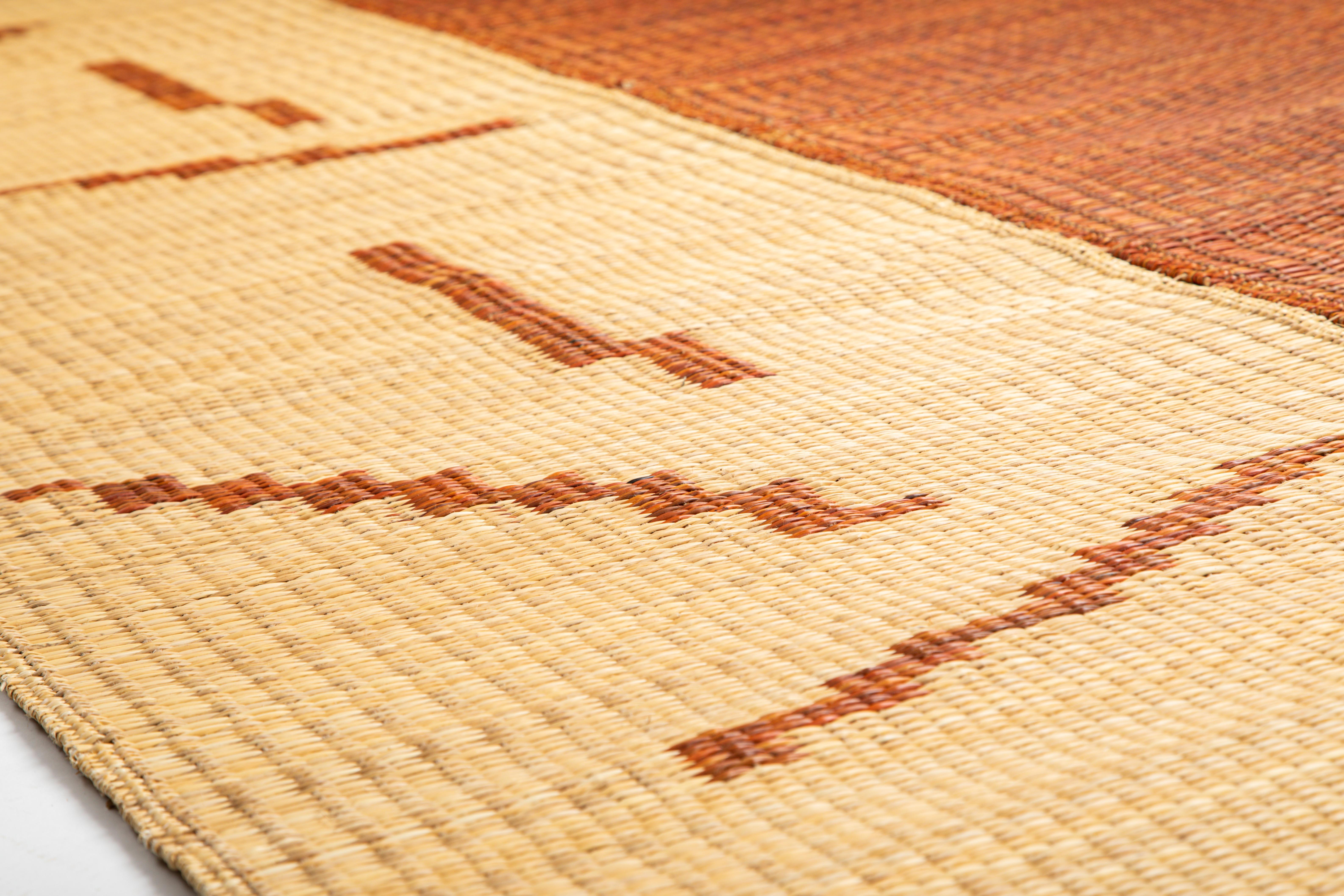 Handwoven Rug in Naturel Fiber for Contemporary and Sophisticated Home Decor For Sale 6