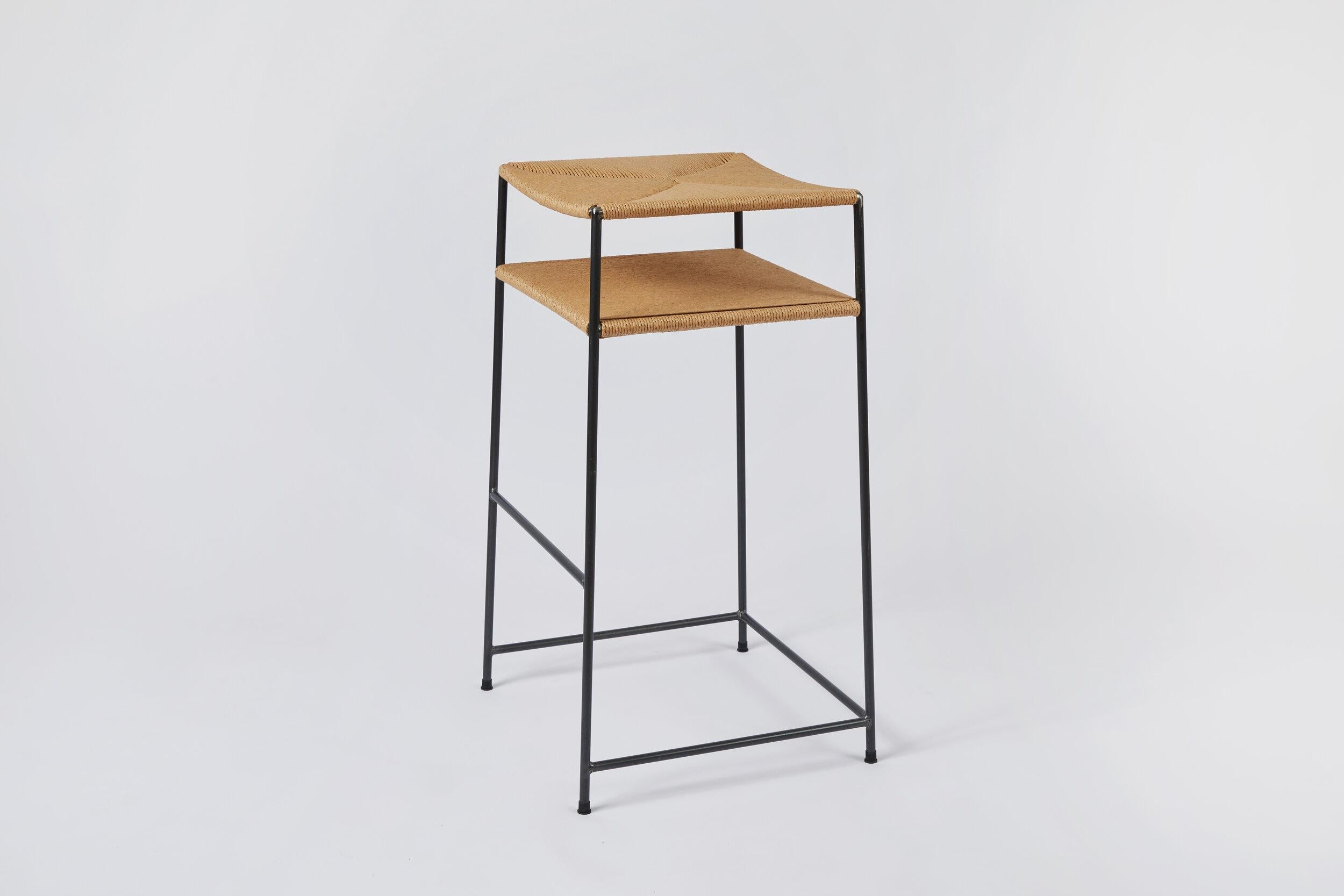 Moderne Tabouret de bar en jonc tissé à la main en vente