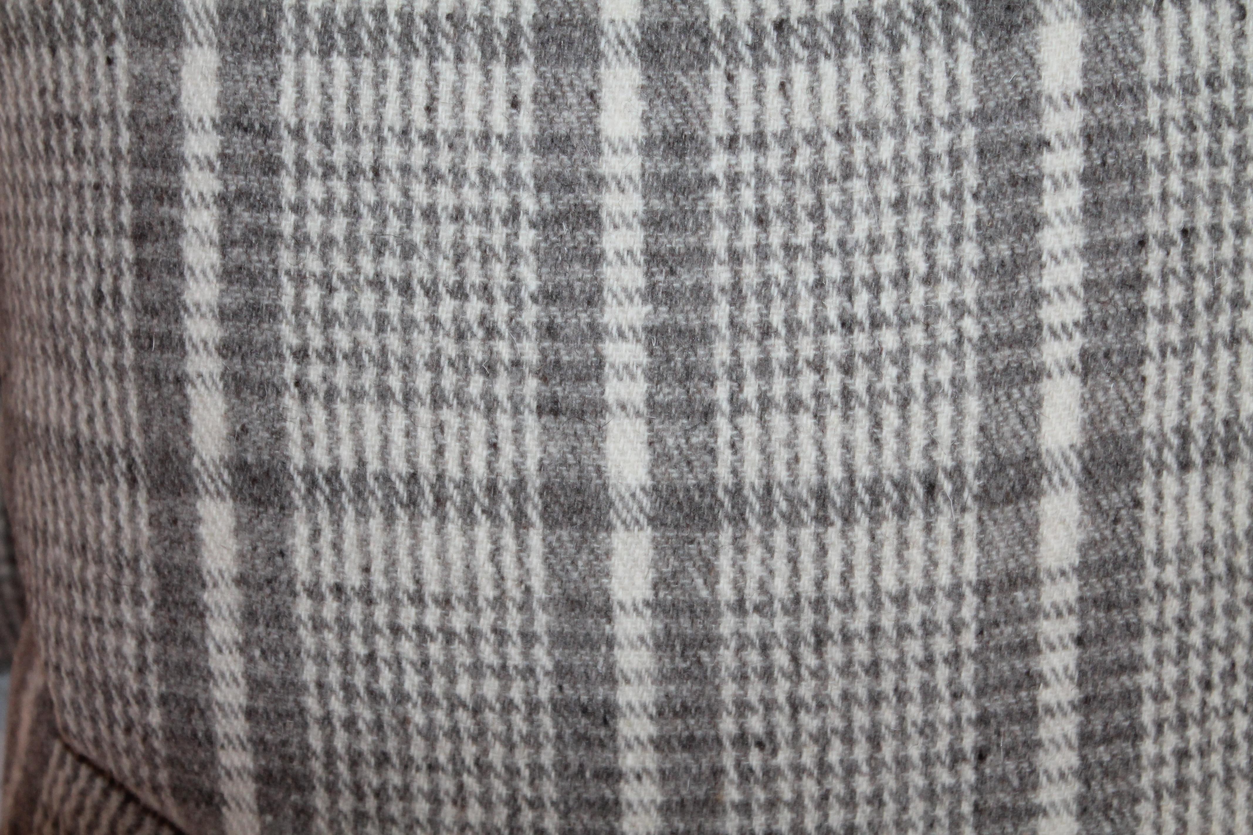 Country Cuscini con coperte intrecciate a mano, quattro in vendita