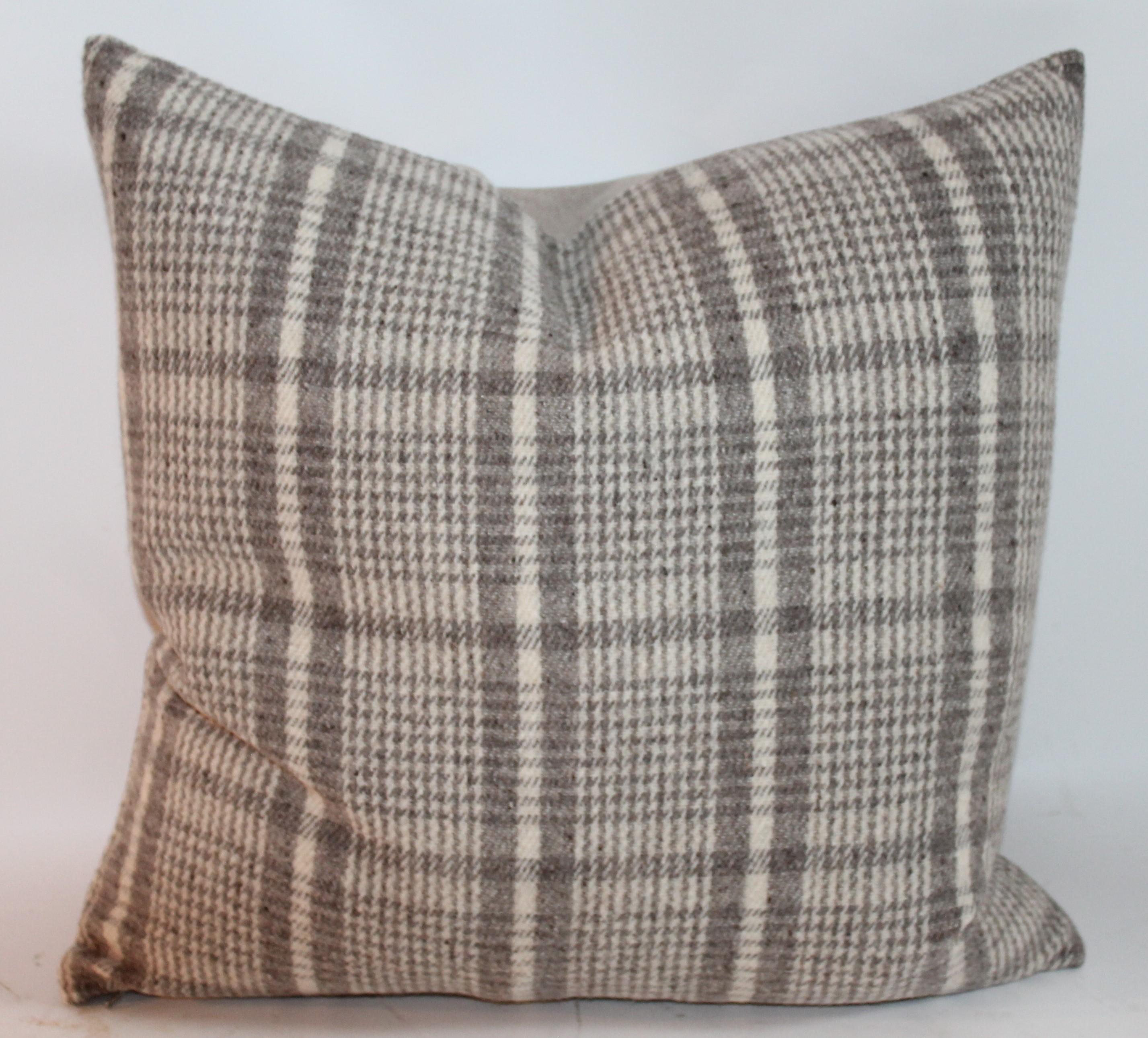 Handwoven Saddle Blanket Pillows, Four In Excellent Condition For Sale In Los Angeles, CA