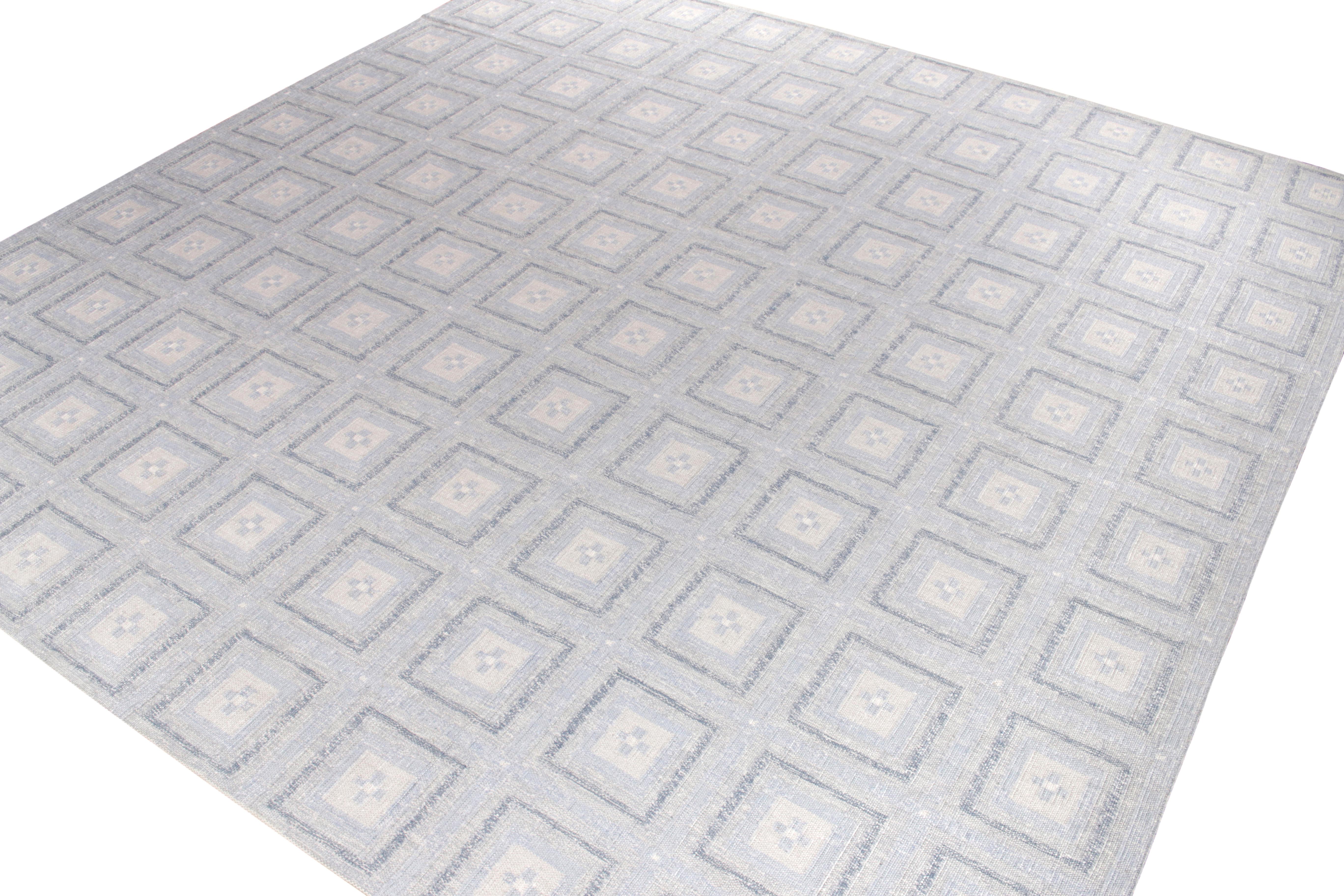 Handgewebter skandinavischer Teppich und Kelim, blau-weißes geometrisches Muster, Teppich (Indisch) im Angebot