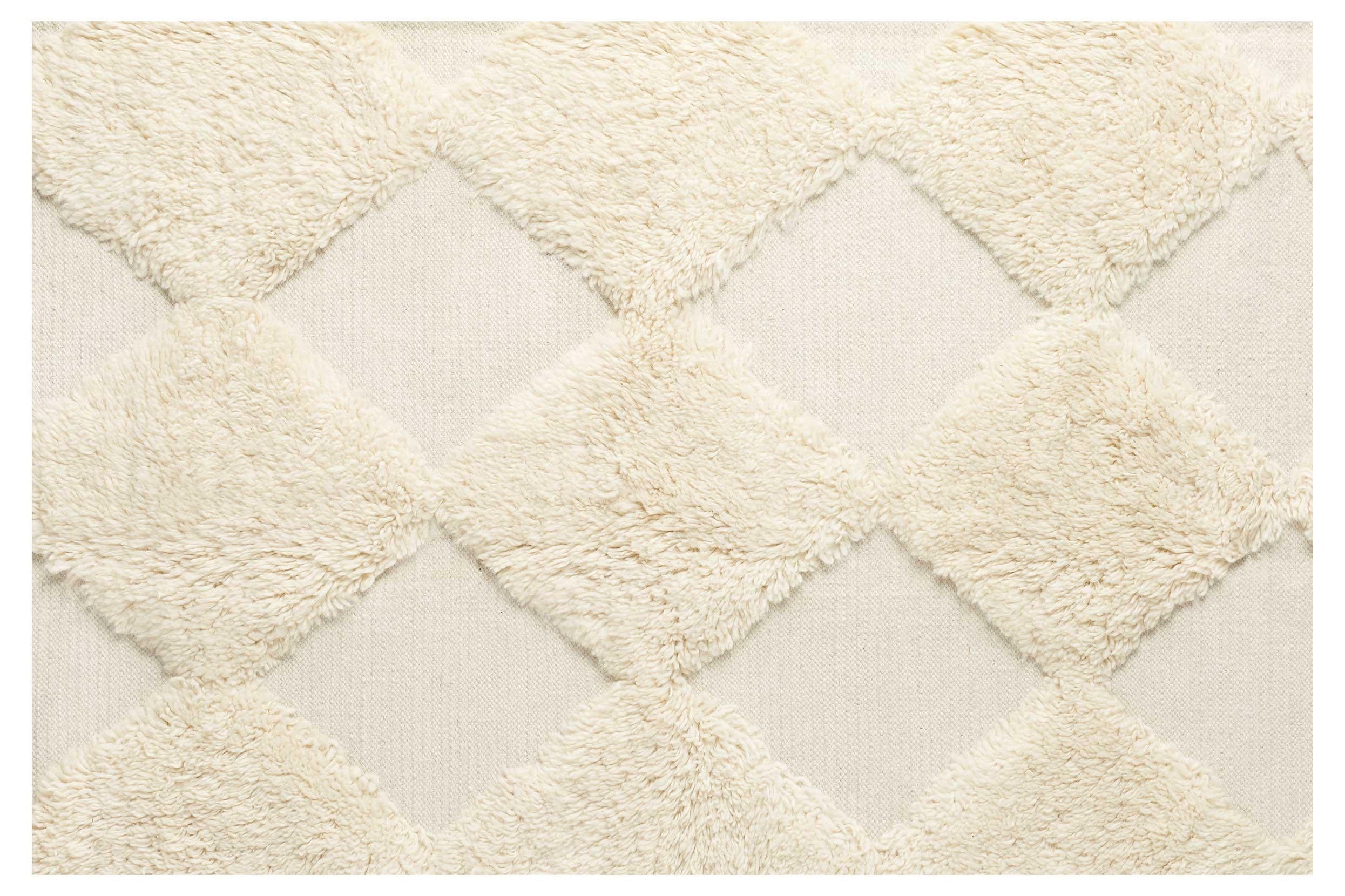 Chess Rya rug is hand woven and made of 100% wool and has a unique pattern as some parts of the rug are flat weave and some parts a shaggy pile and gets a unique look with Its high and low effect. Available in White and Grey. 

Material: Hand