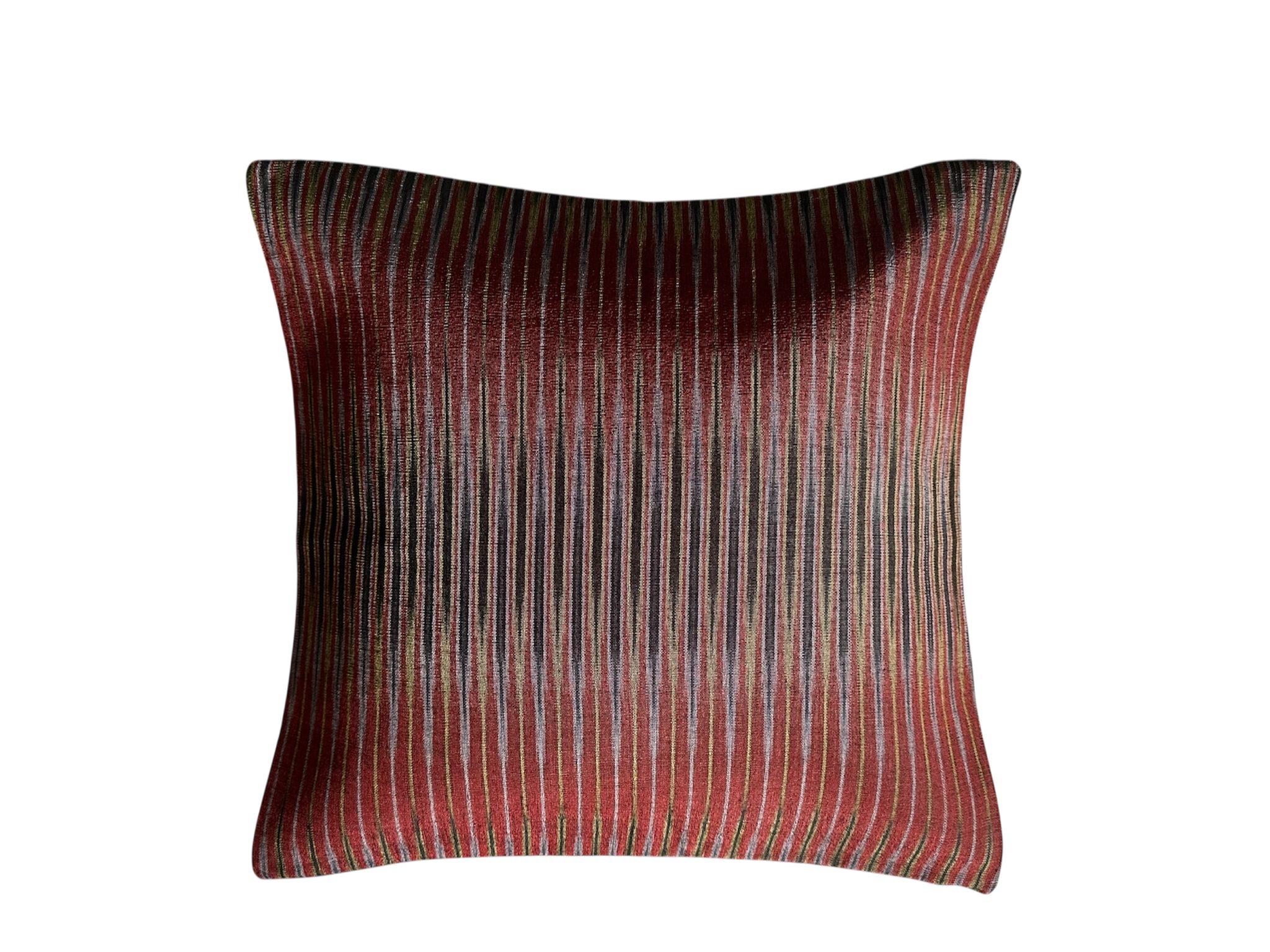 Moderne Set de coussins en soie tissée à la main, motif Ikat noir en vente