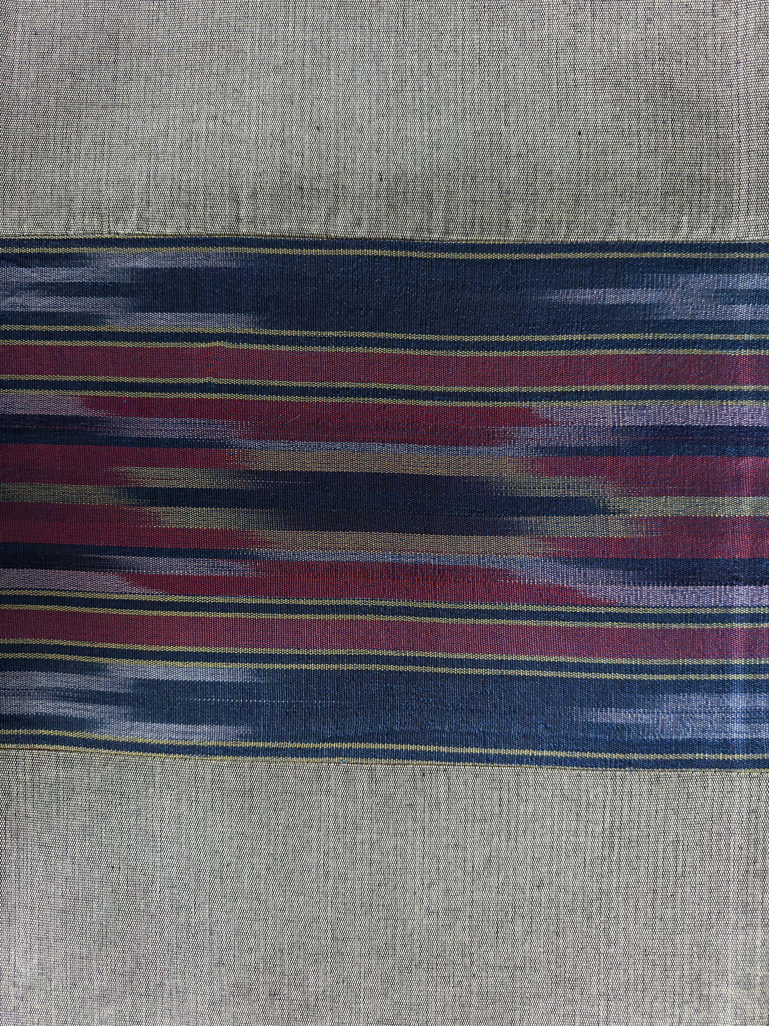 Coton Set de coussins en soie tissée à la main, motif Ikat bleu en vente