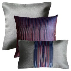 Set di cuscini in seta intrecciata a mano con motivo Ikat blu Set di cuscini in seta intrecciata a mano con motivo Ikat blu