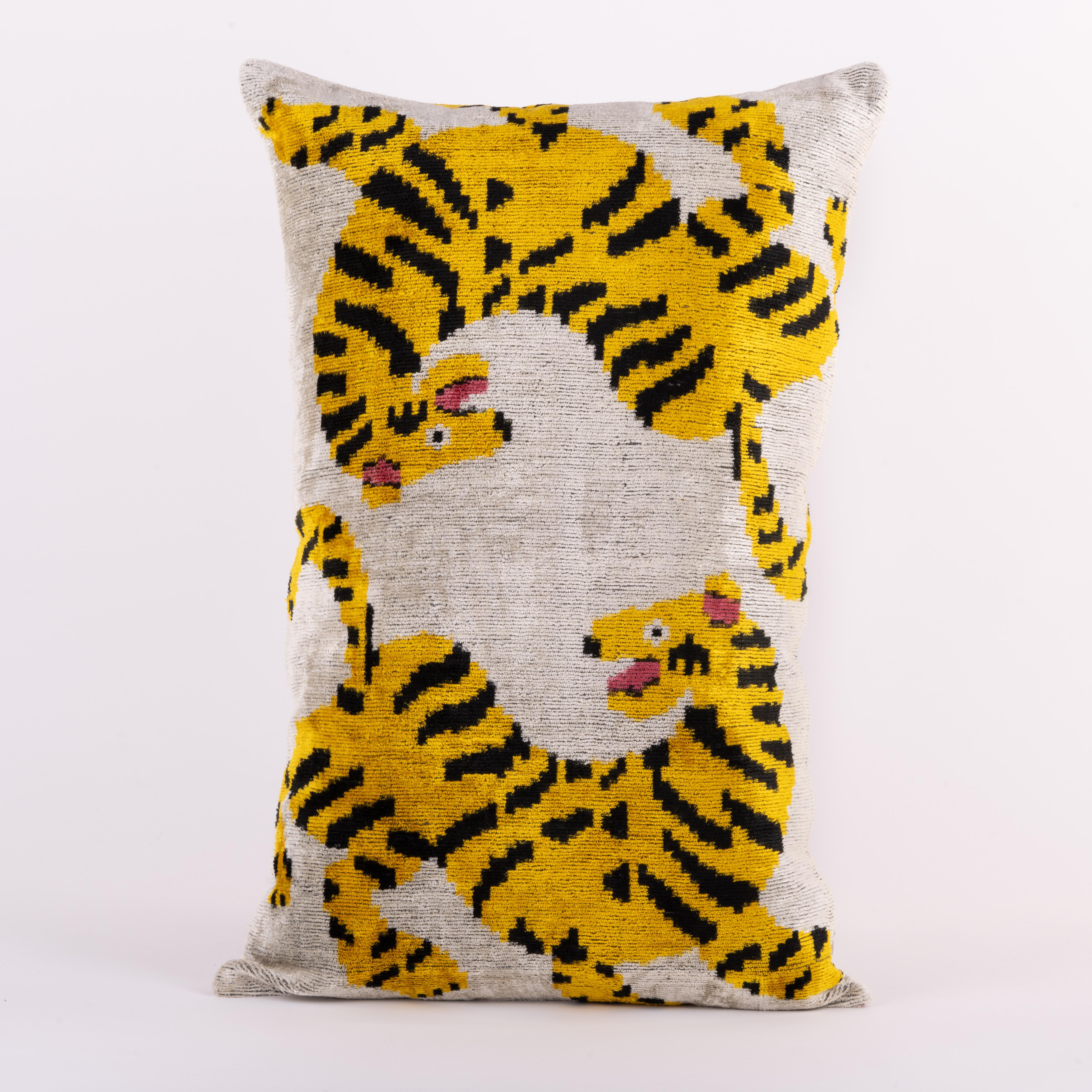five below cushions
