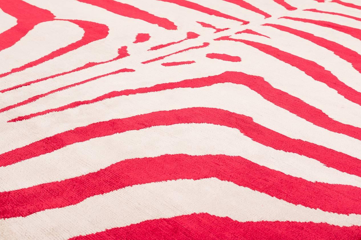 Organic Modern Red And White Contemporary Silk Zebra Rug By CARINI 6x9