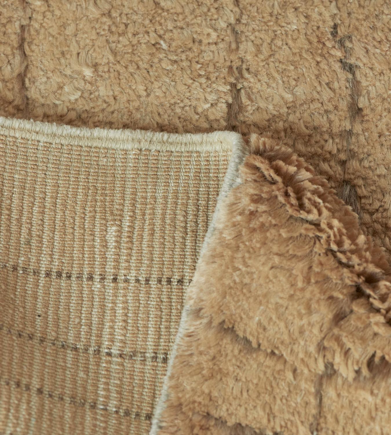 Fein geknüpfter, handgewebter Teppich mit weichem Saum (Hanf) im Angebot