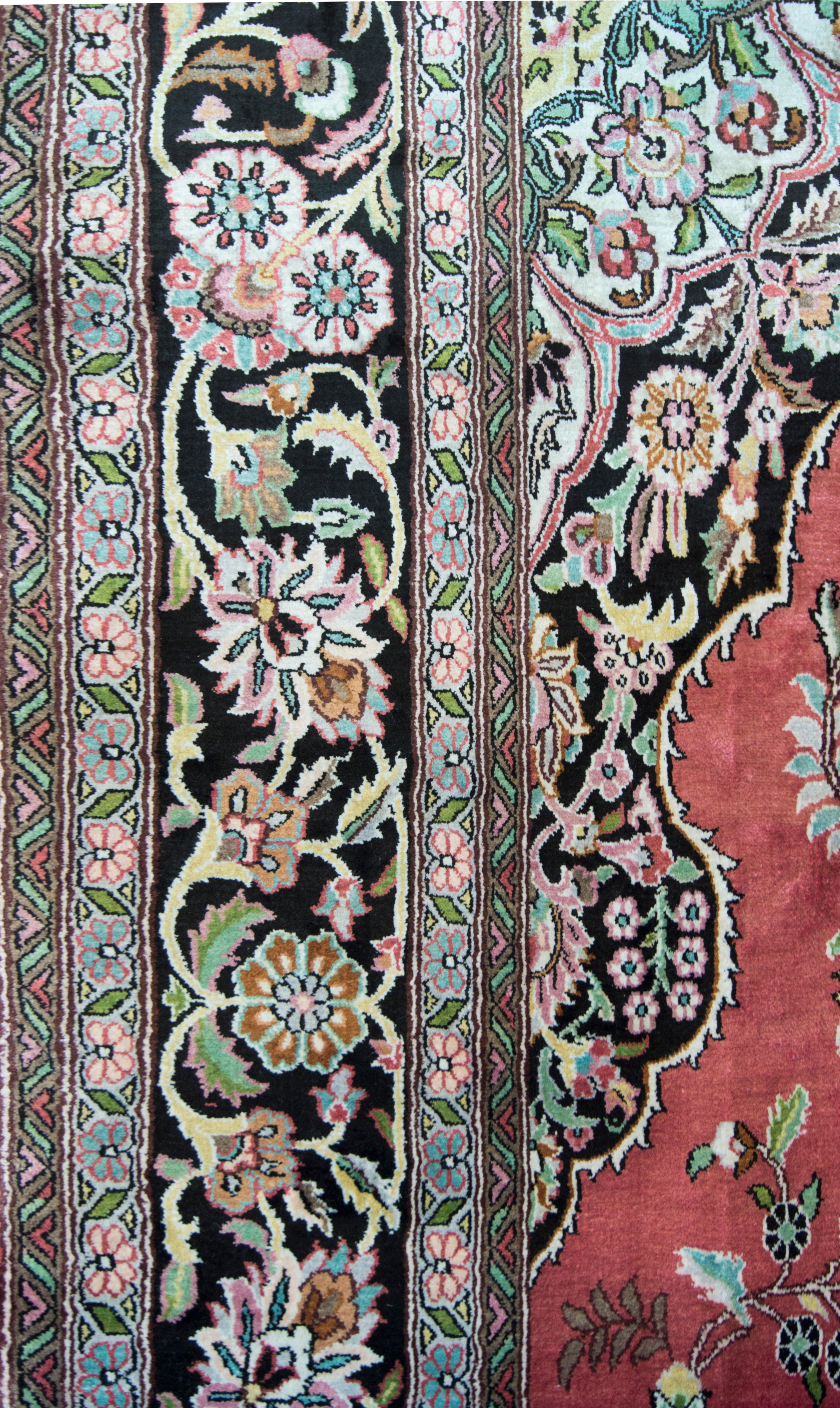 Handgewebter, von Täbris inspirierter Teppich (Indisch) im Angebot