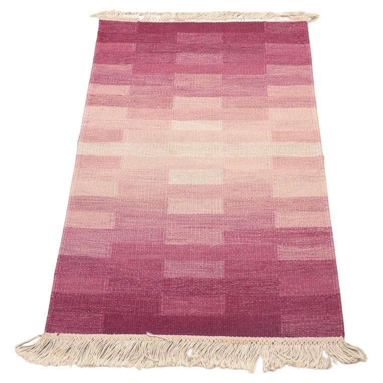 Handwoven “Terass” rug in wool. Rölakan technique. Woven with geometric pattern