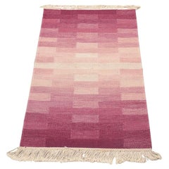 Handwoven “Terass” rug in wool. Rölakan technique. Woven with geometric pattern