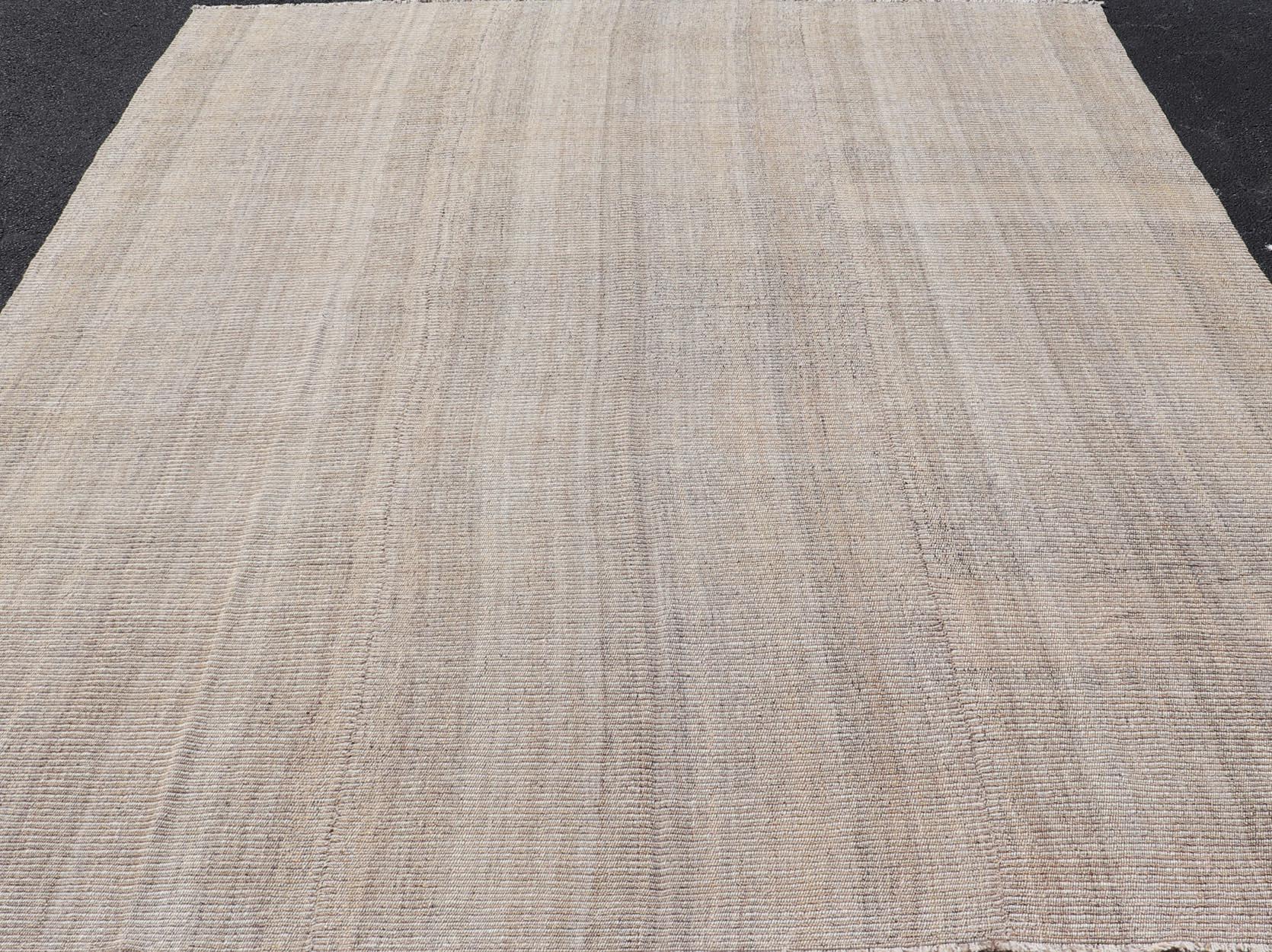 Alfombra Kilim Tejida a Mano con Textura en Tonos Beige, Crema y Marrón Suave 9'3 x 12'4 en venta 3