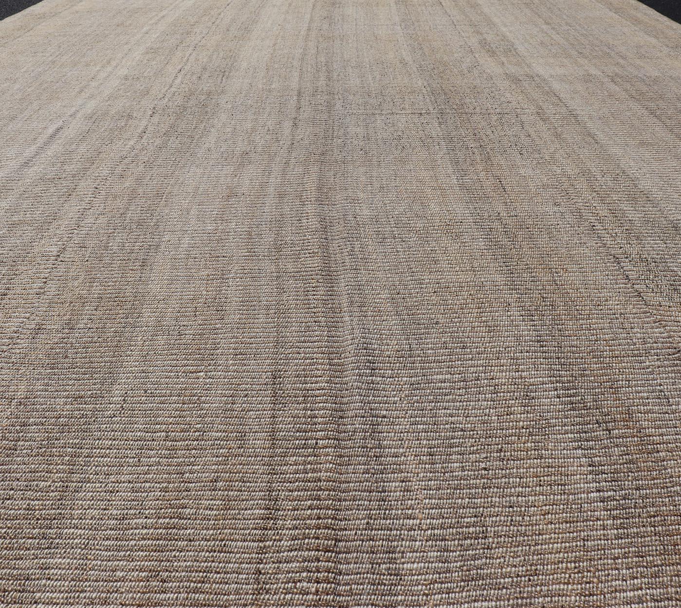Alfombra Kilim Tejida a Mano con Textura en Tonos Beige, Crema y Marrón Suave 9'3 x 12'4 en venta 4