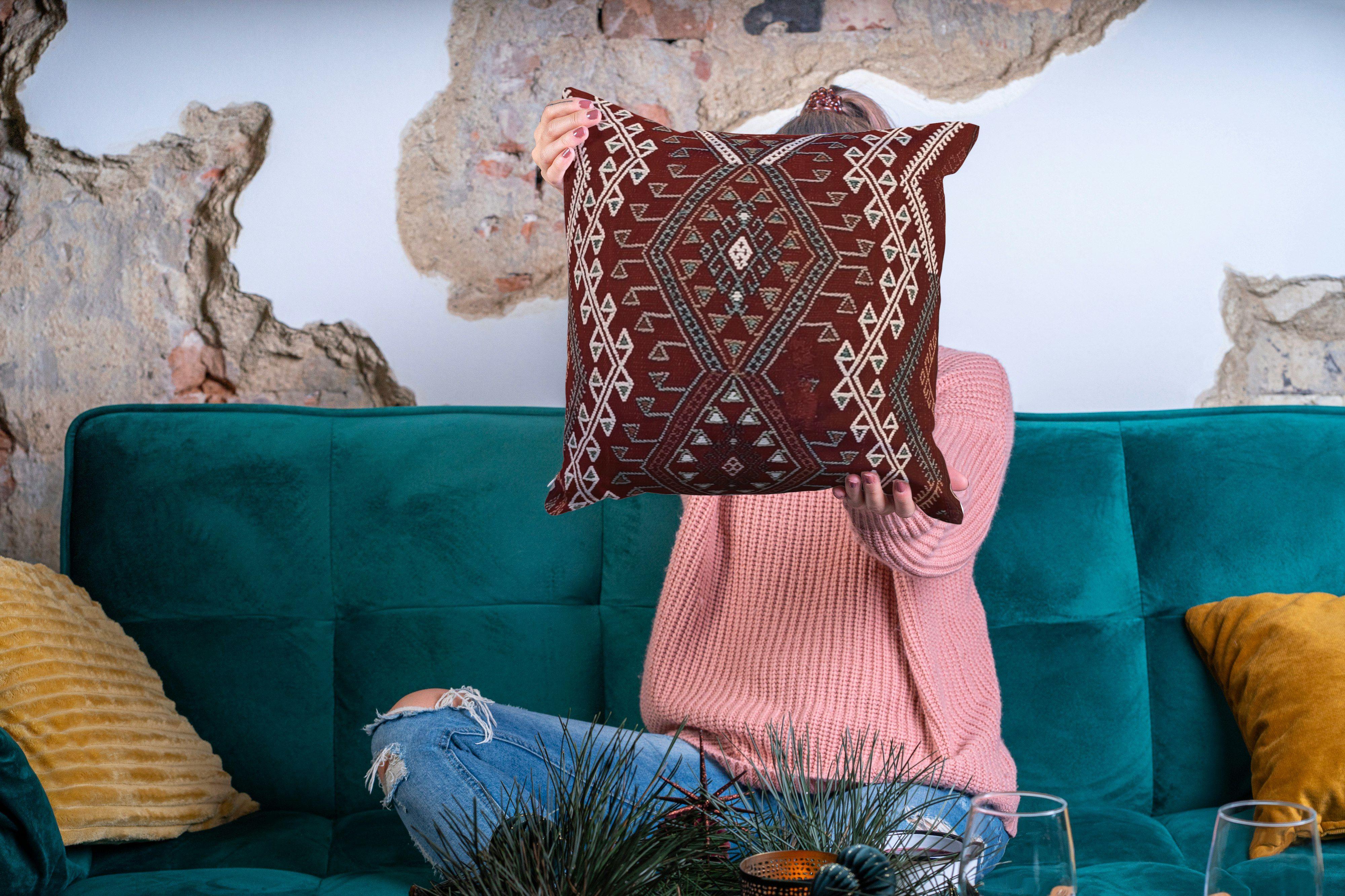 Housse de coussin tribale tissée à la main en rouge et crème, 45x45 cm Kilim Pillow en vente 2