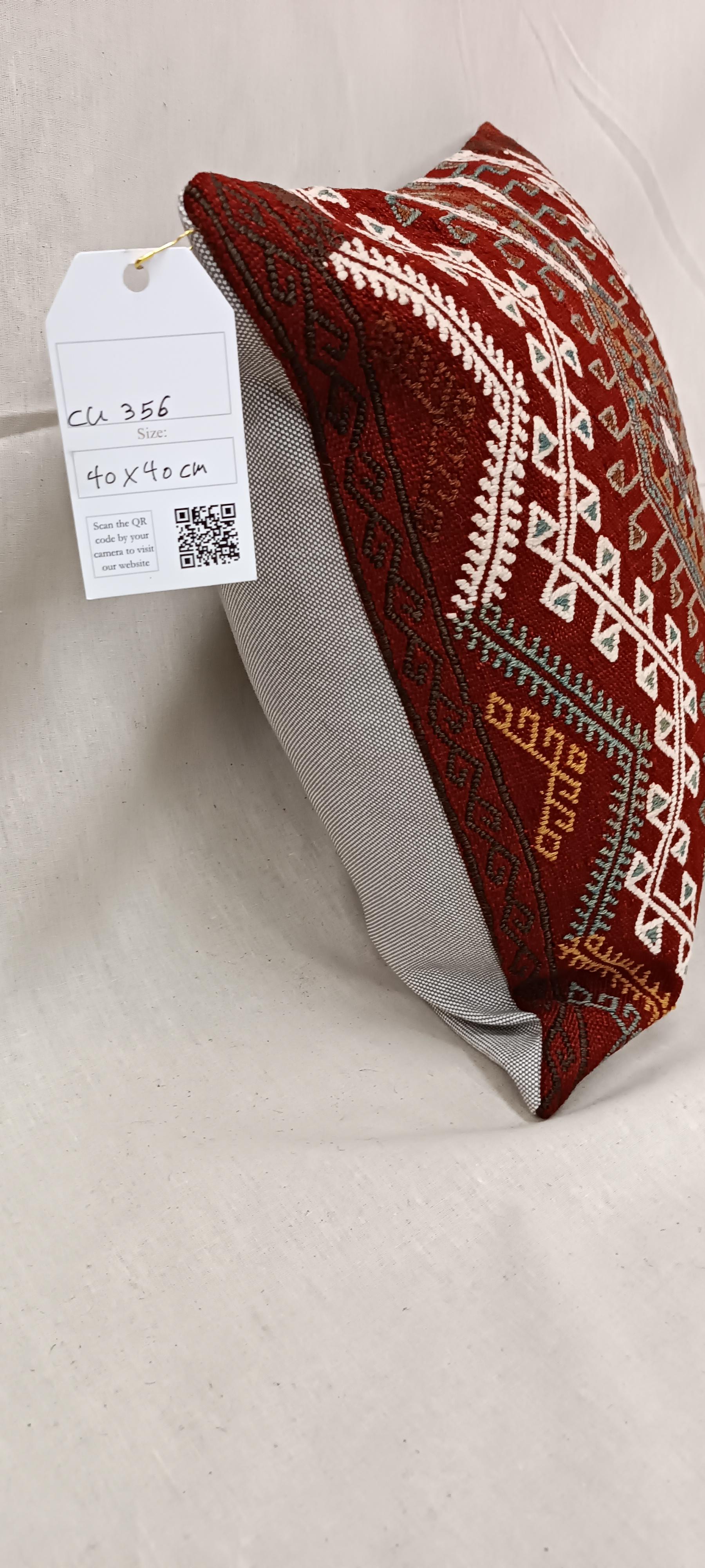 Housse de coussin tribale tissée à la main en rouge et crème, 45x45 cm Kilim Pillow Neuf - En vente à Wembley, GB