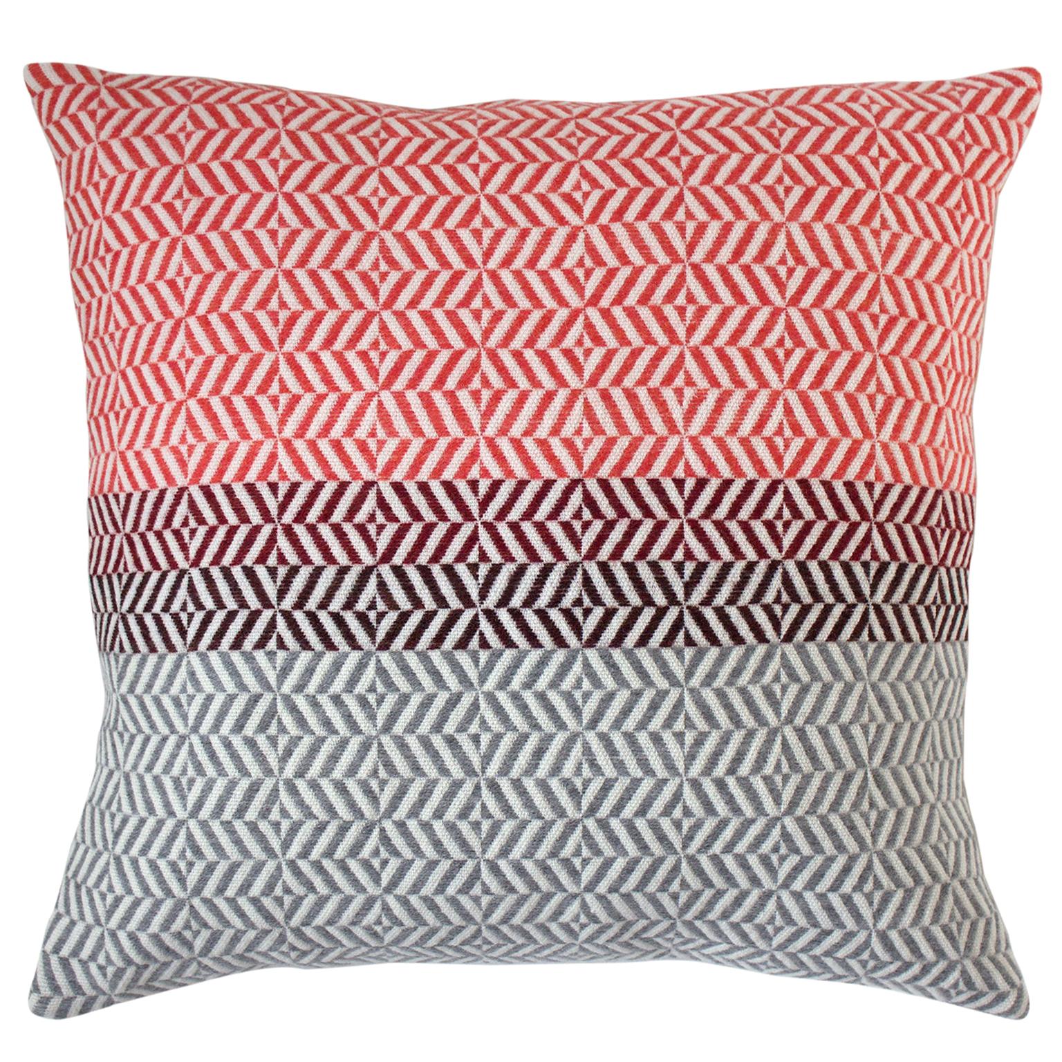 Coussin en laine mérinos géométrique tissé à la main « Uccle », Papaya/rouge/gris en vente