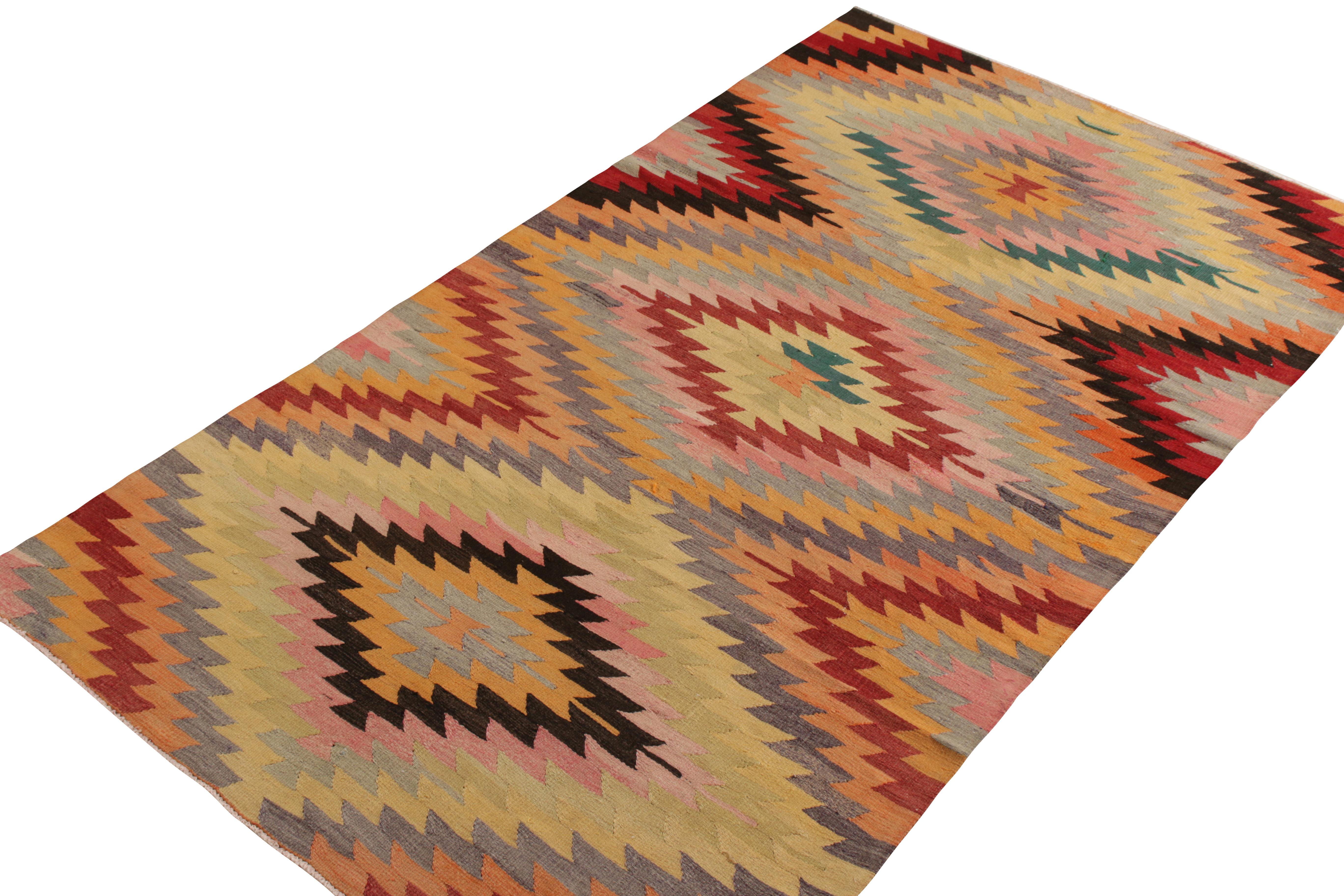 Tribal Tapis Kilim vintage Afyon multicolore à motifs géométriques par Rug & Kilim en vente