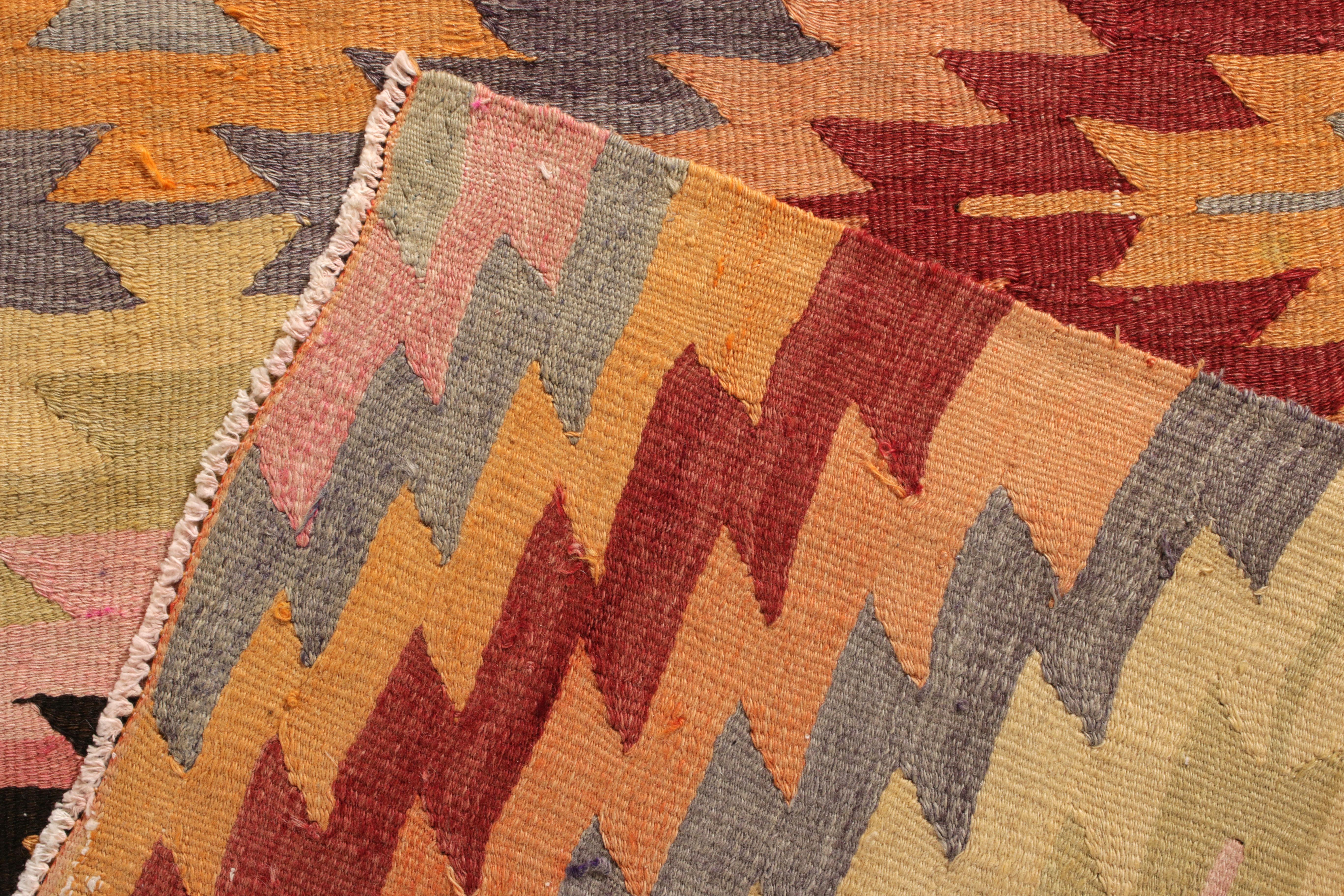 Noué à la main Tapis Kilim vintage Afyon multicolore à motifs géométriques par Rug & Kilim en vente