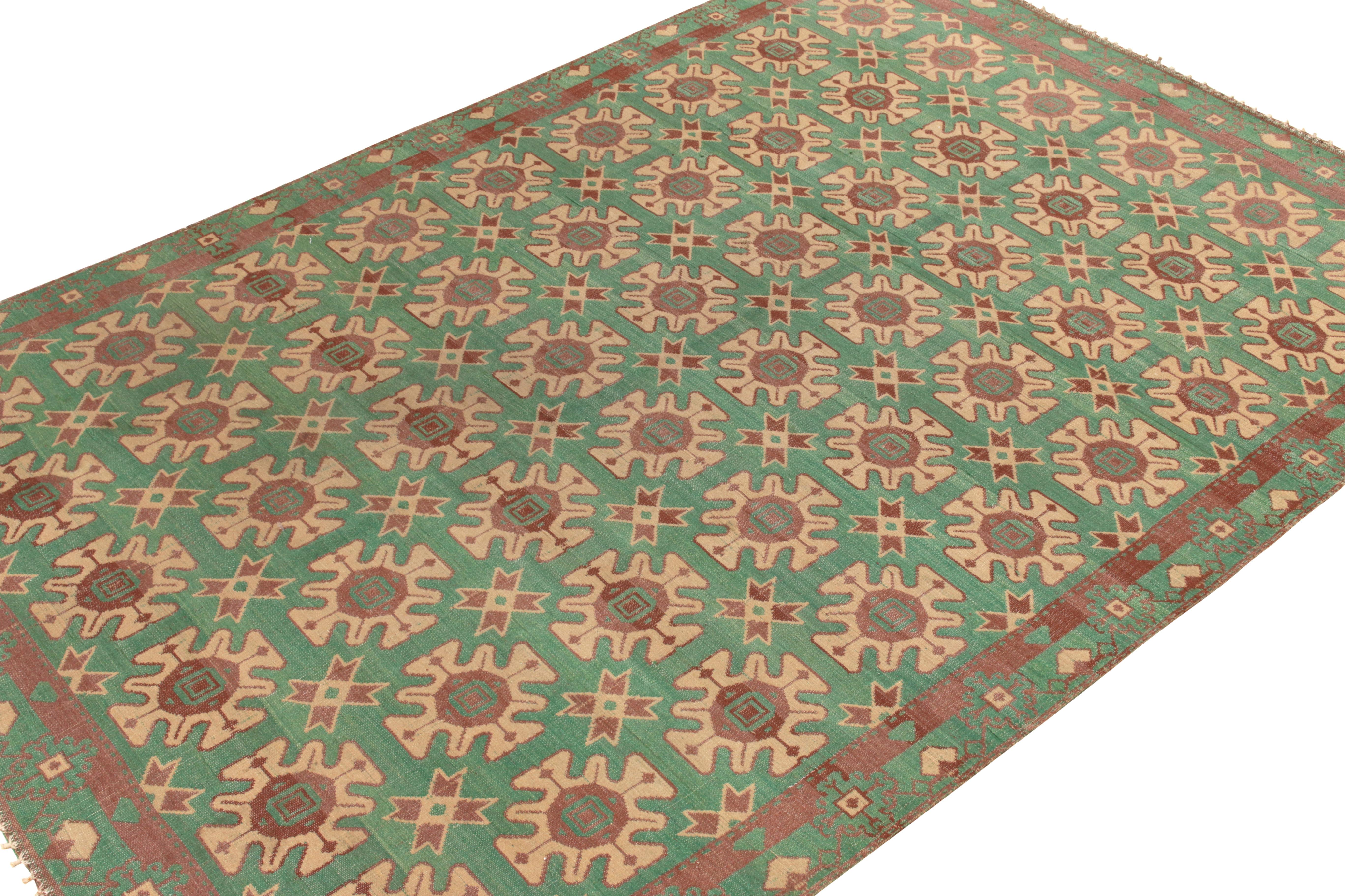 Handgewebter handgewebter Vintage-Kelimteppich in Beige, Grün mit geometrischem Muster von Teppich & Kelim (Sonstiges) im Angebot