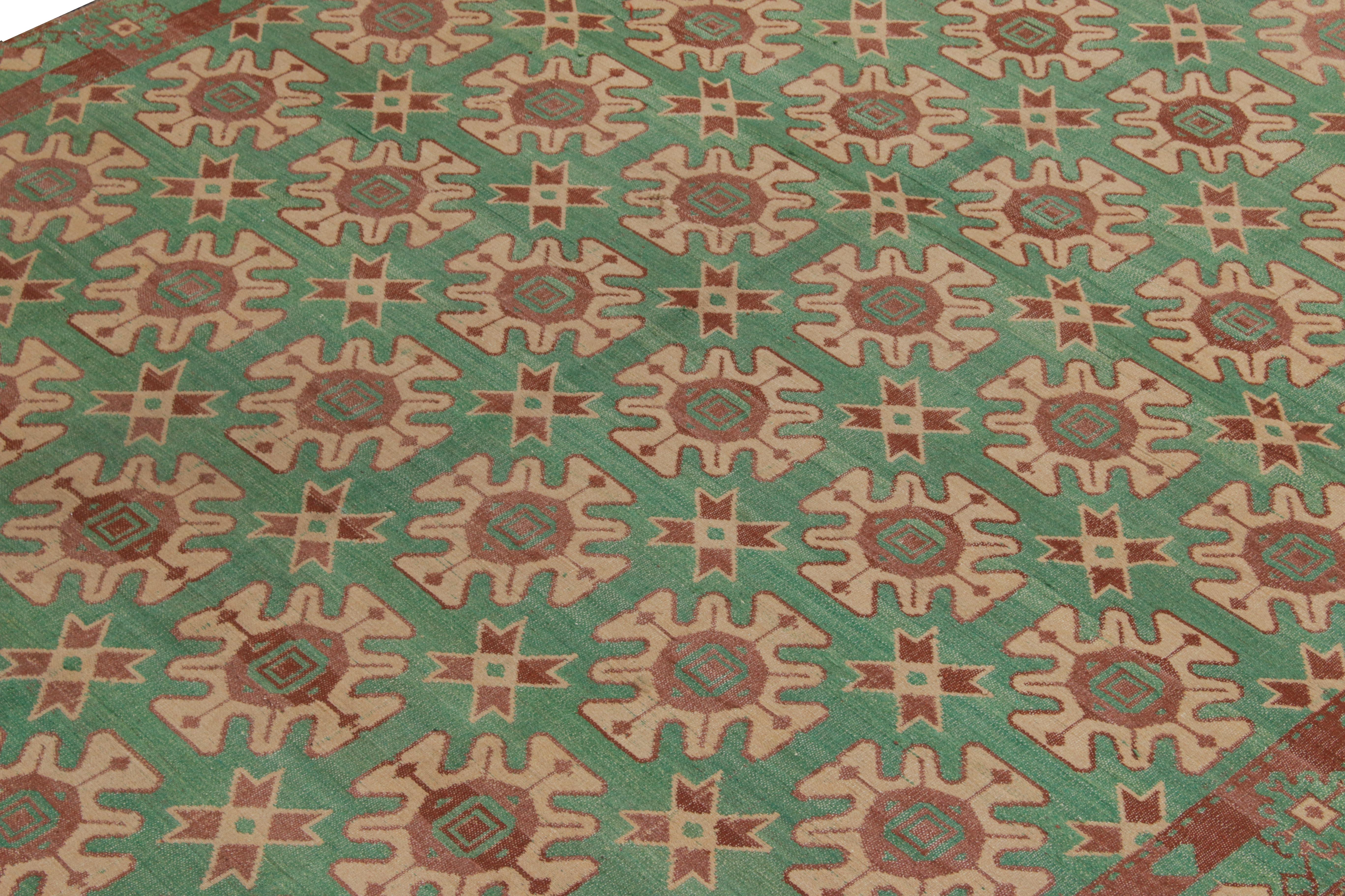 Handgewebter handgewebter Vintage-Kelimteppich in Beige, Grün mit geometrischem Muster von Teppich & Kelim (Türkisch) im Angebot