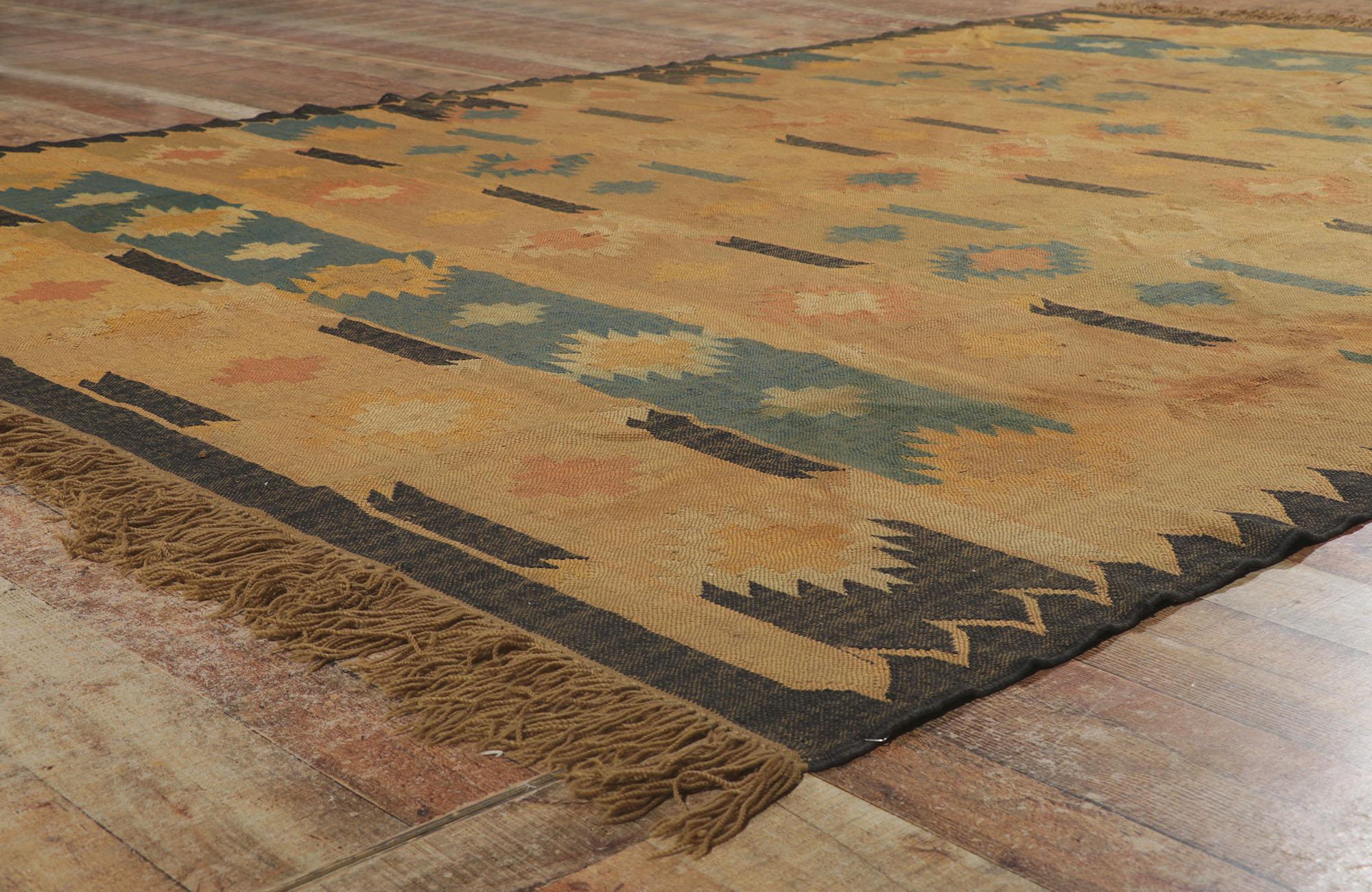 Handgewebter indischer Kelim-Teppich im Vintage-Stil, Boho Tribal Meets Southwest Chic (Wolle) im Angebot