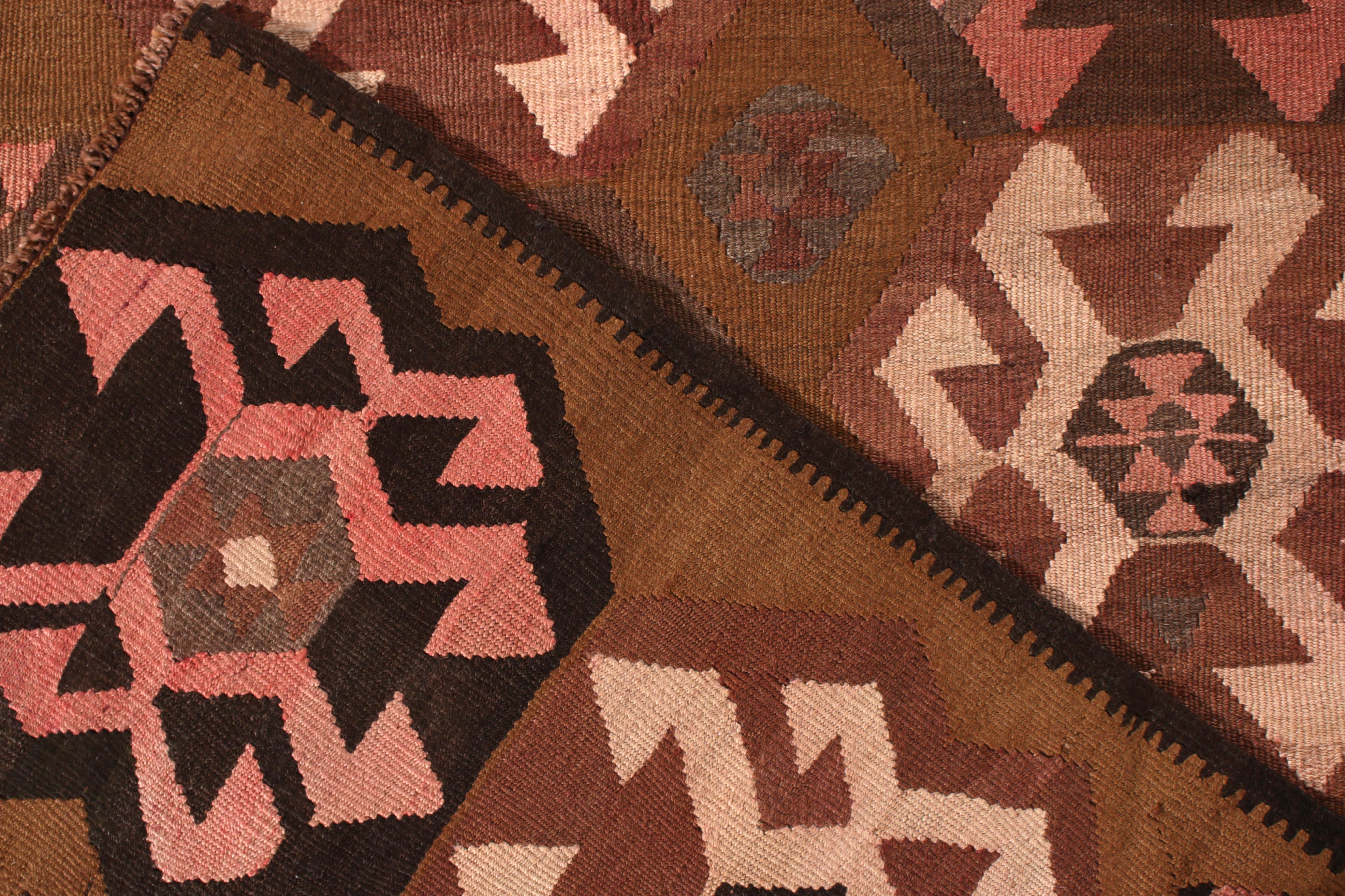 Handgewebter Vintage-Kelim-Teppich in Beige-Brown mit geometrischem Muster von Teppich & Kelim im Zustand „Gut“ im Angebot in Long Island City, NY