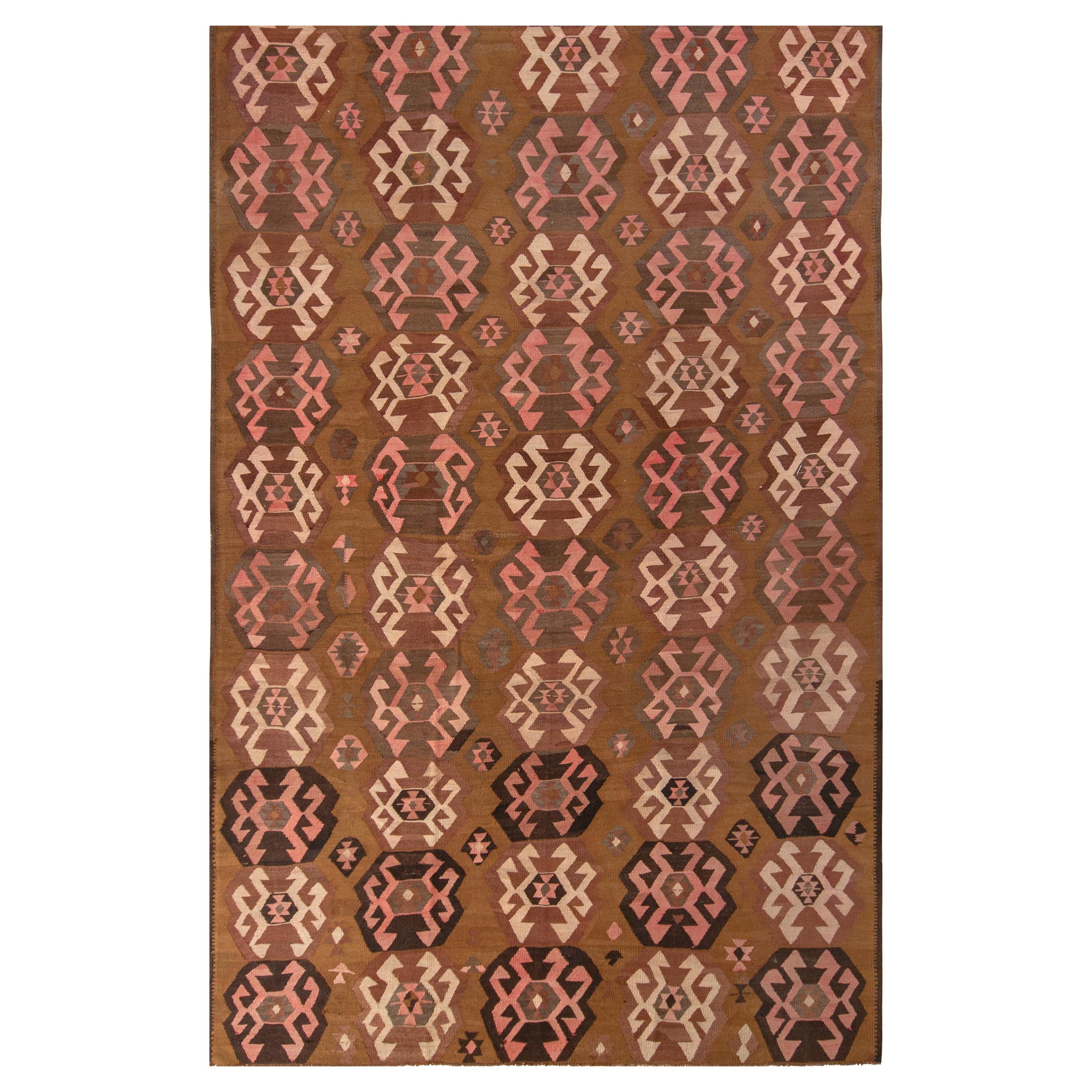 Handgewebter Vintage-Kelim-Teppich in Beige-Brown mit geometrischem Muster von Teppich & Kelim