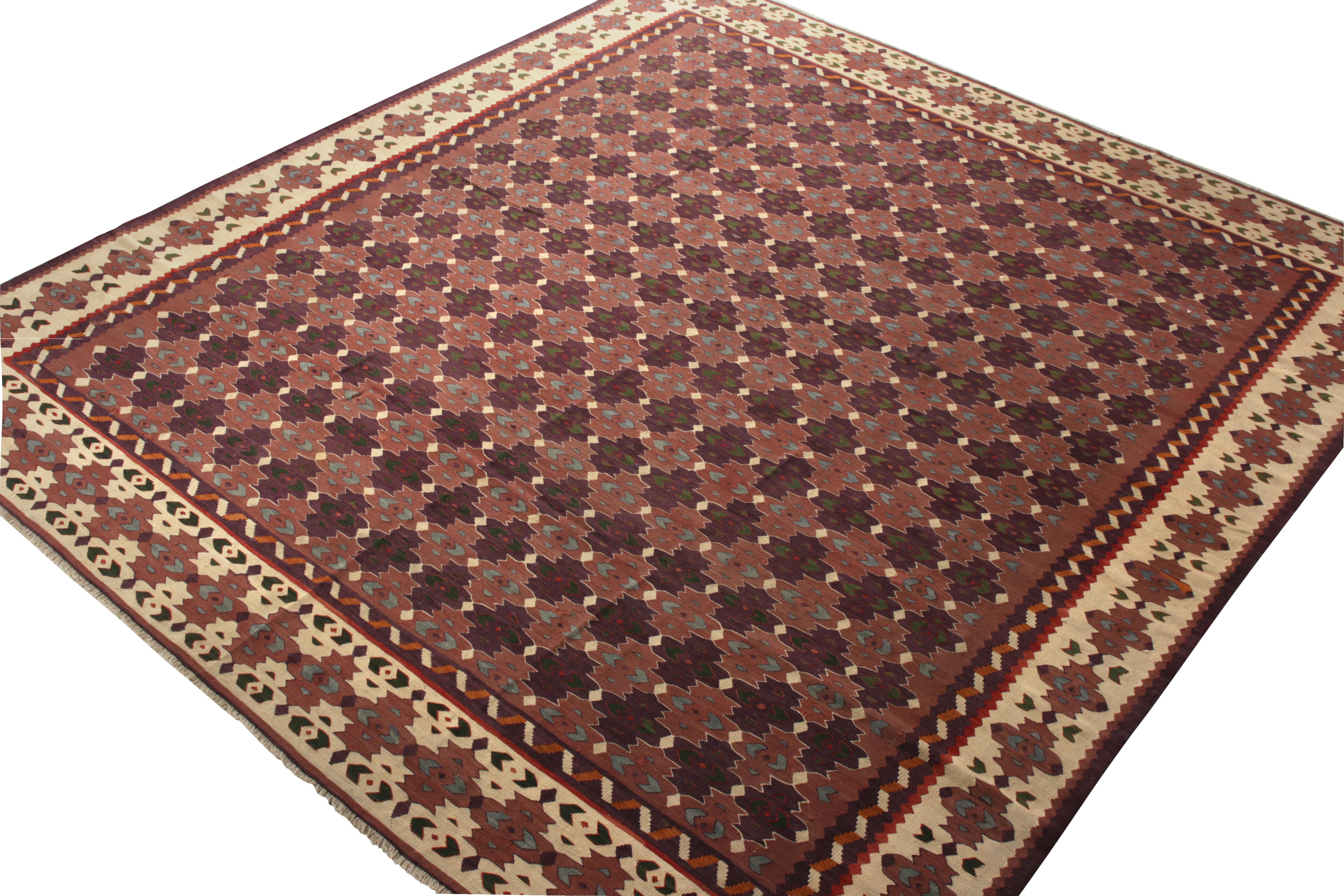 Handgewebter Vintage-Kelim-Teppich in Beige-Brown mit geometrischem Muster von Teppich & Kelim (Sonstiges) im Angebot