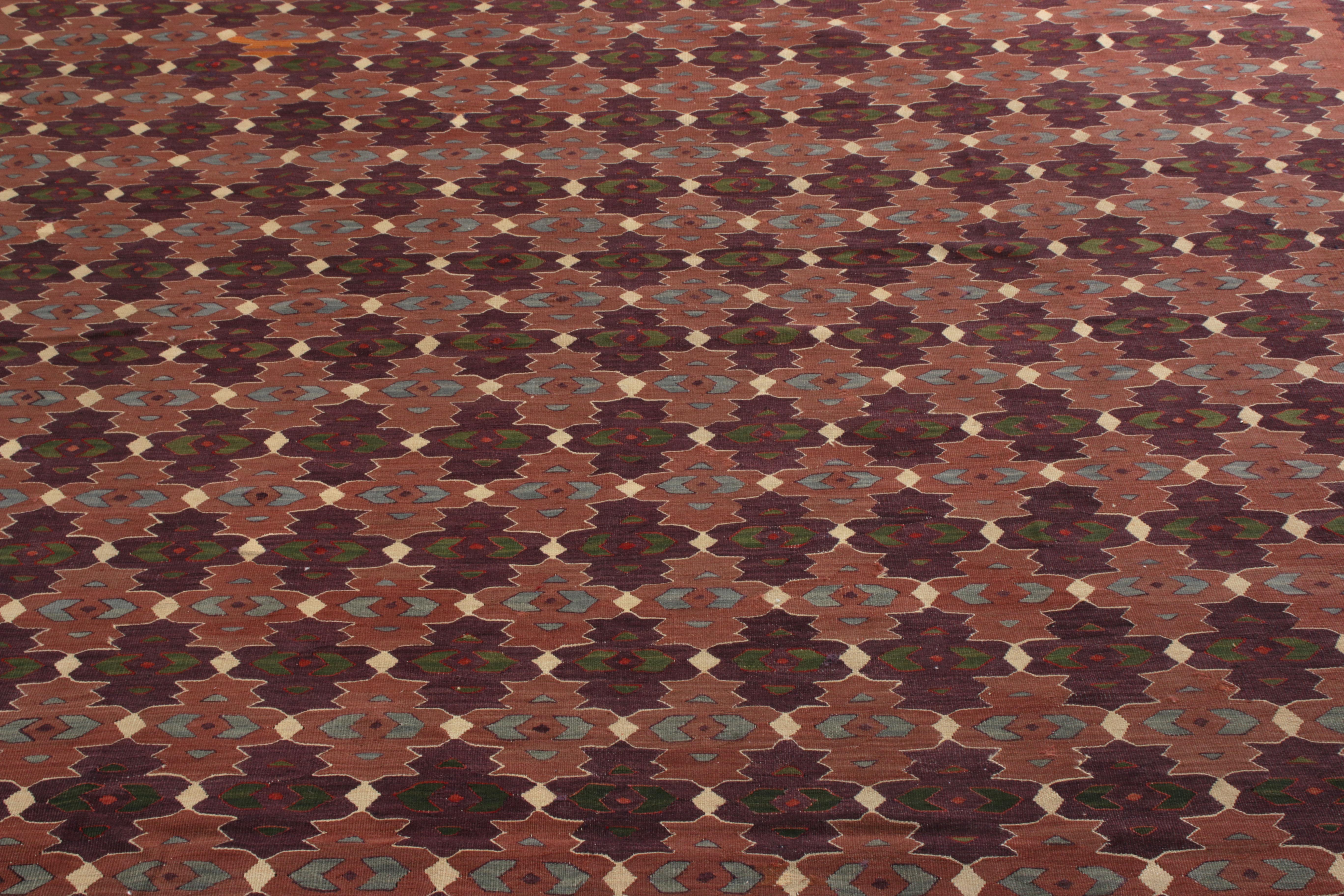 Handgewebter Vintage-Kelim-Teppich in Beige-Brown mit geometrischem Muster von Teppich & Kelim (Türkisch) im Angebot