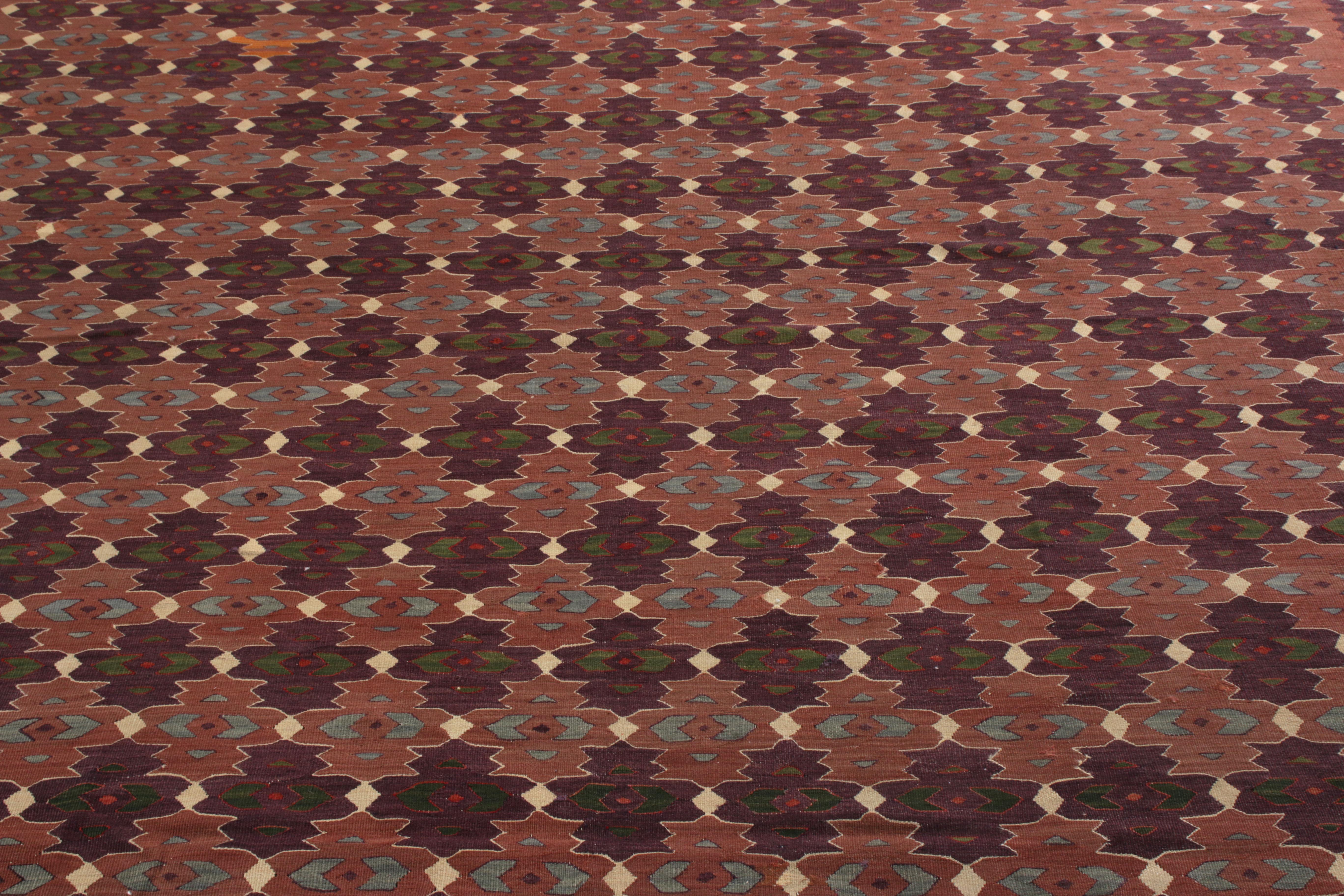 Turc Tapis Kilim vintage tissé à la main à motif géométrique beige-marron par Rug & Kilim en vente