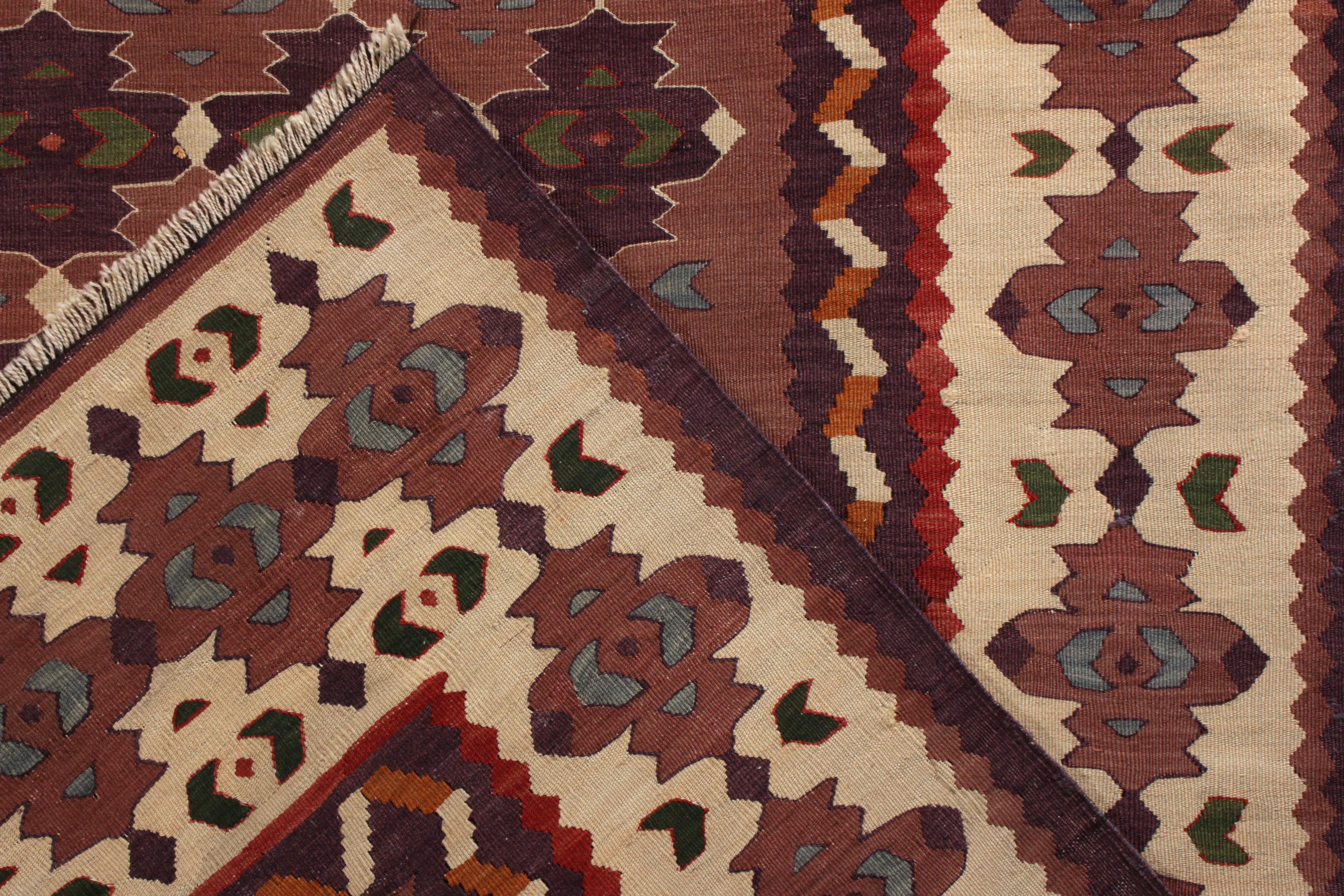 Handgewebter Vintage-Kelim-Teppich in Beige-Brown mit geometrischem Muster von Teppich & Kelim (Handgeknüpft) im Angebot