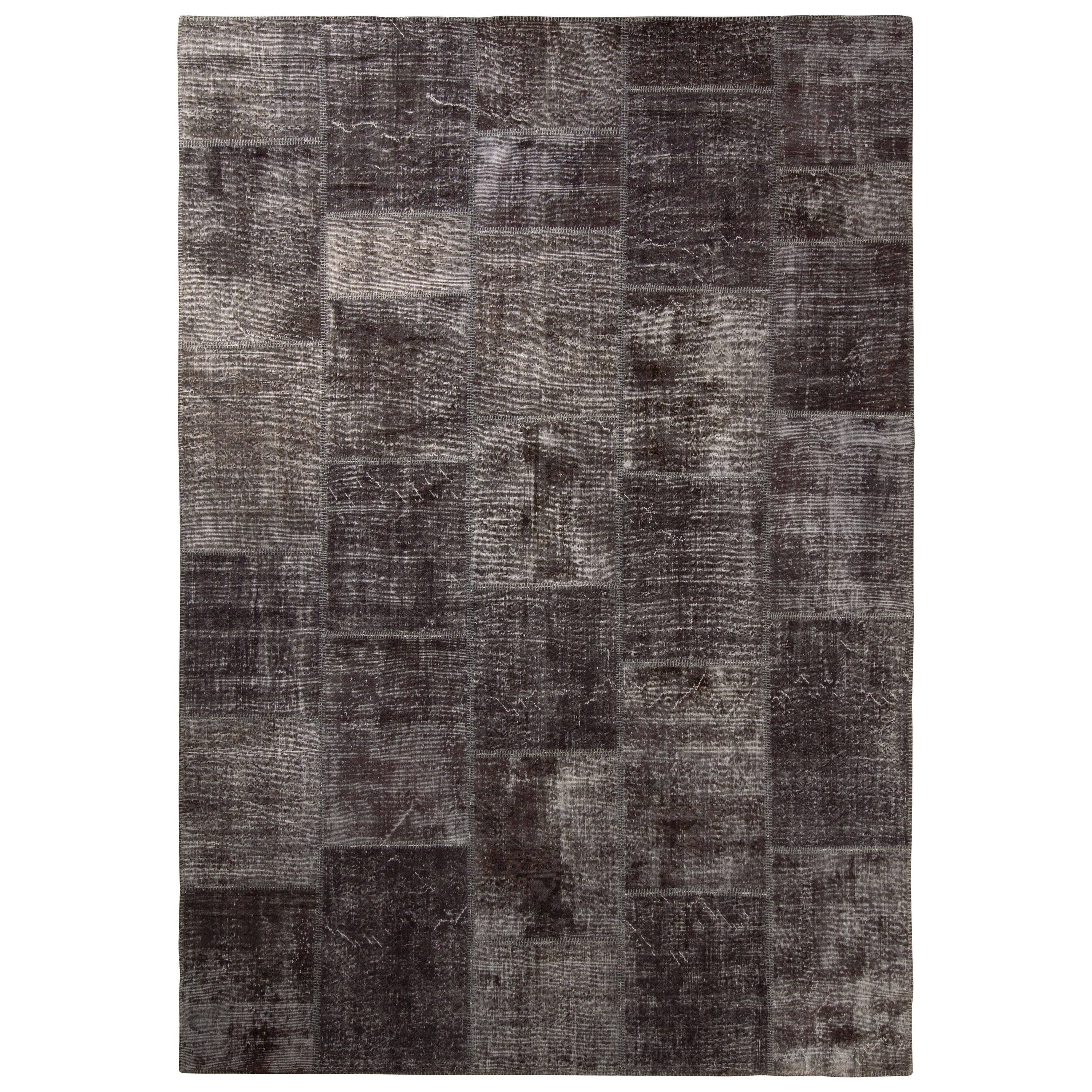Tappeto patchwork vintage intrecciato a mano in nero, grigio, motivo geometrico di Rug & Kilim