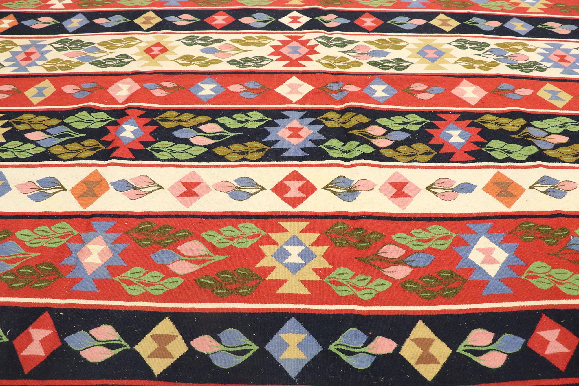 Handwoven Vintage Romanian Kilim Rug In Good Condition For Sale In Dallas, TX