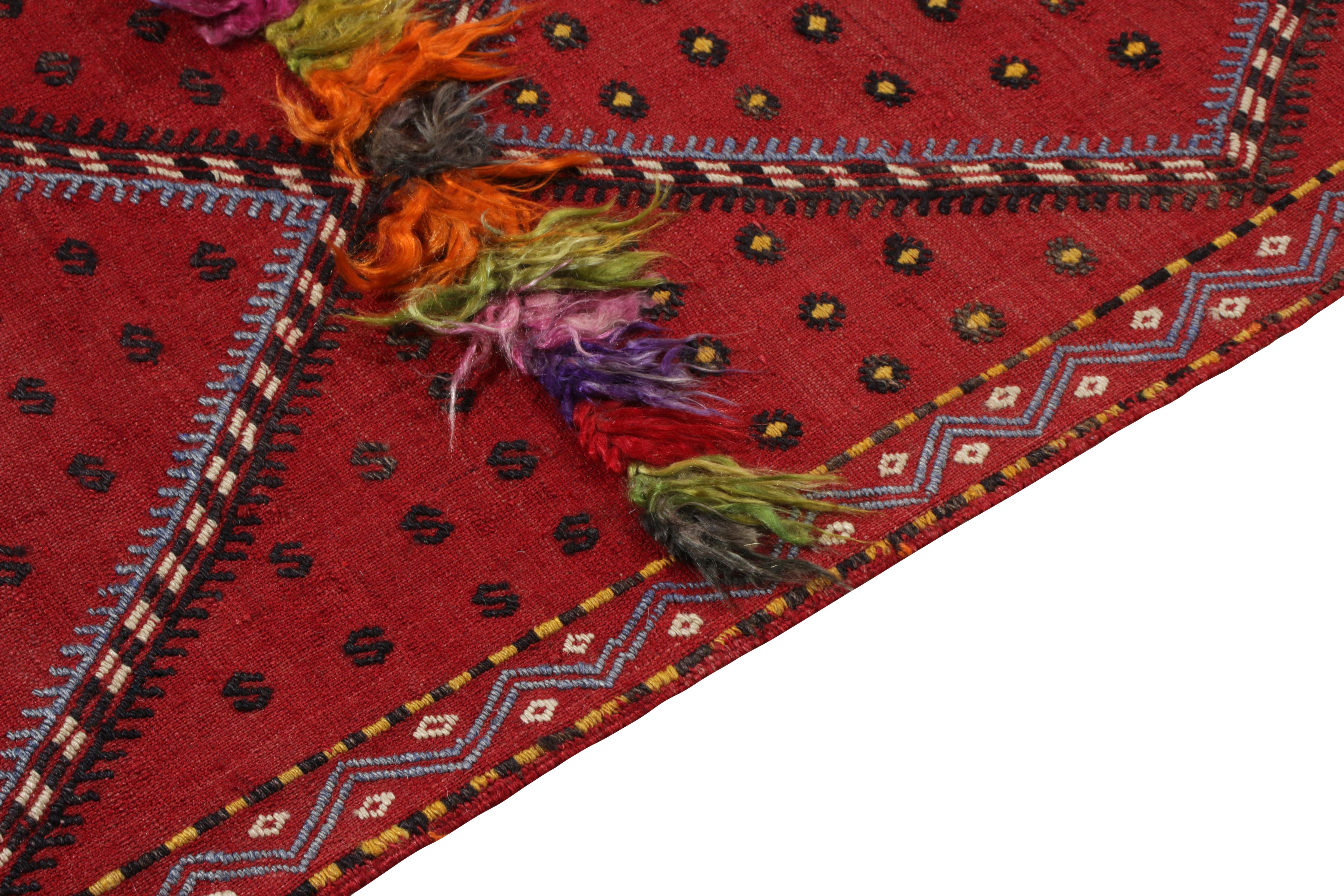 Handgewebter handgewebter Vintage-Kelim-Läufer in Rot, Schwarz mit geometrischem Muster von Teppich & Kelim (Dänisch) im Angebot
