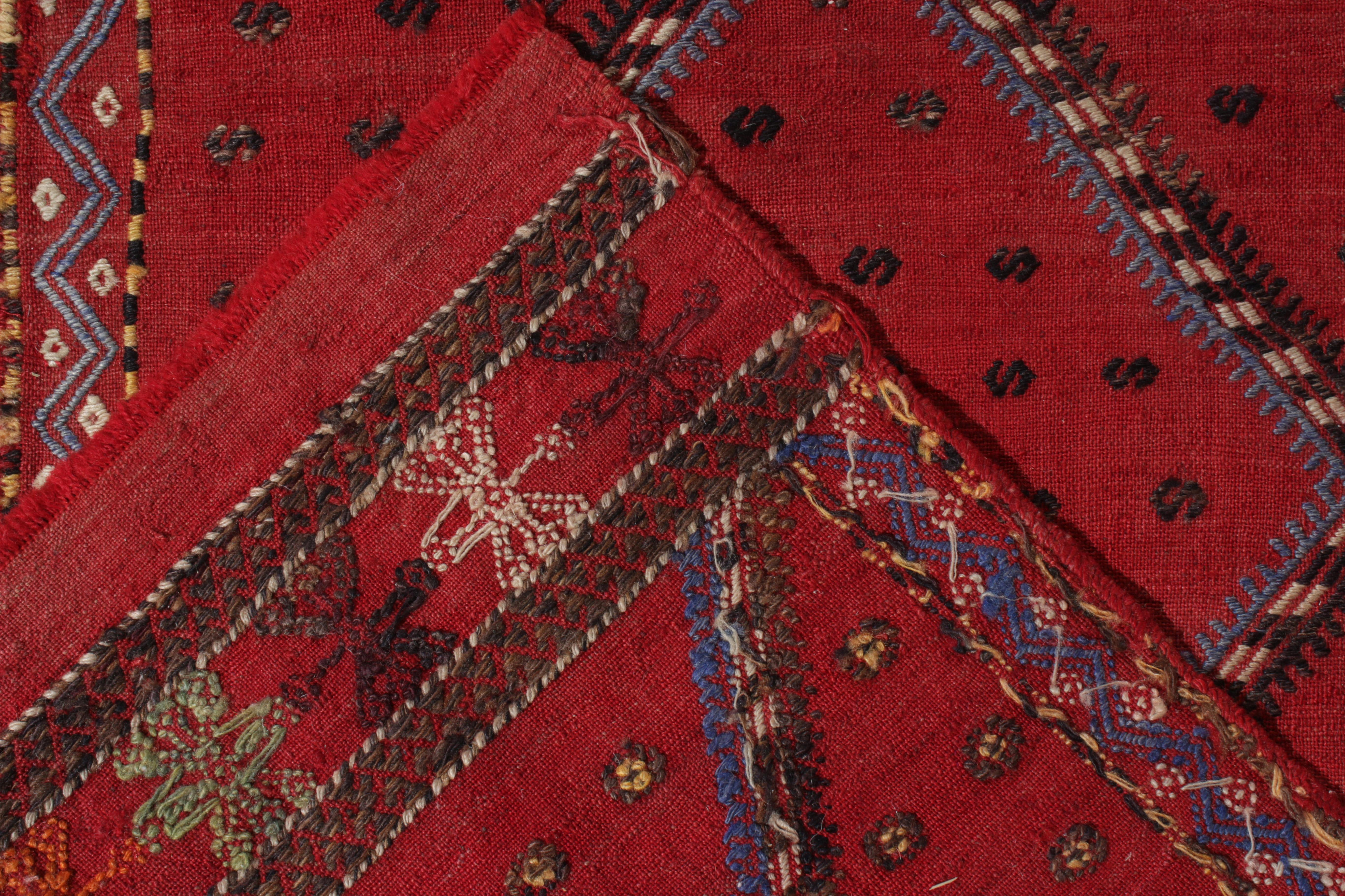 Handgewebter handgewebter Vintage-Kelim-Läufer in Rot, Schwarz mit geometrischem Muster von Teppich & Kelim (Handgeknüpft) im Angebot