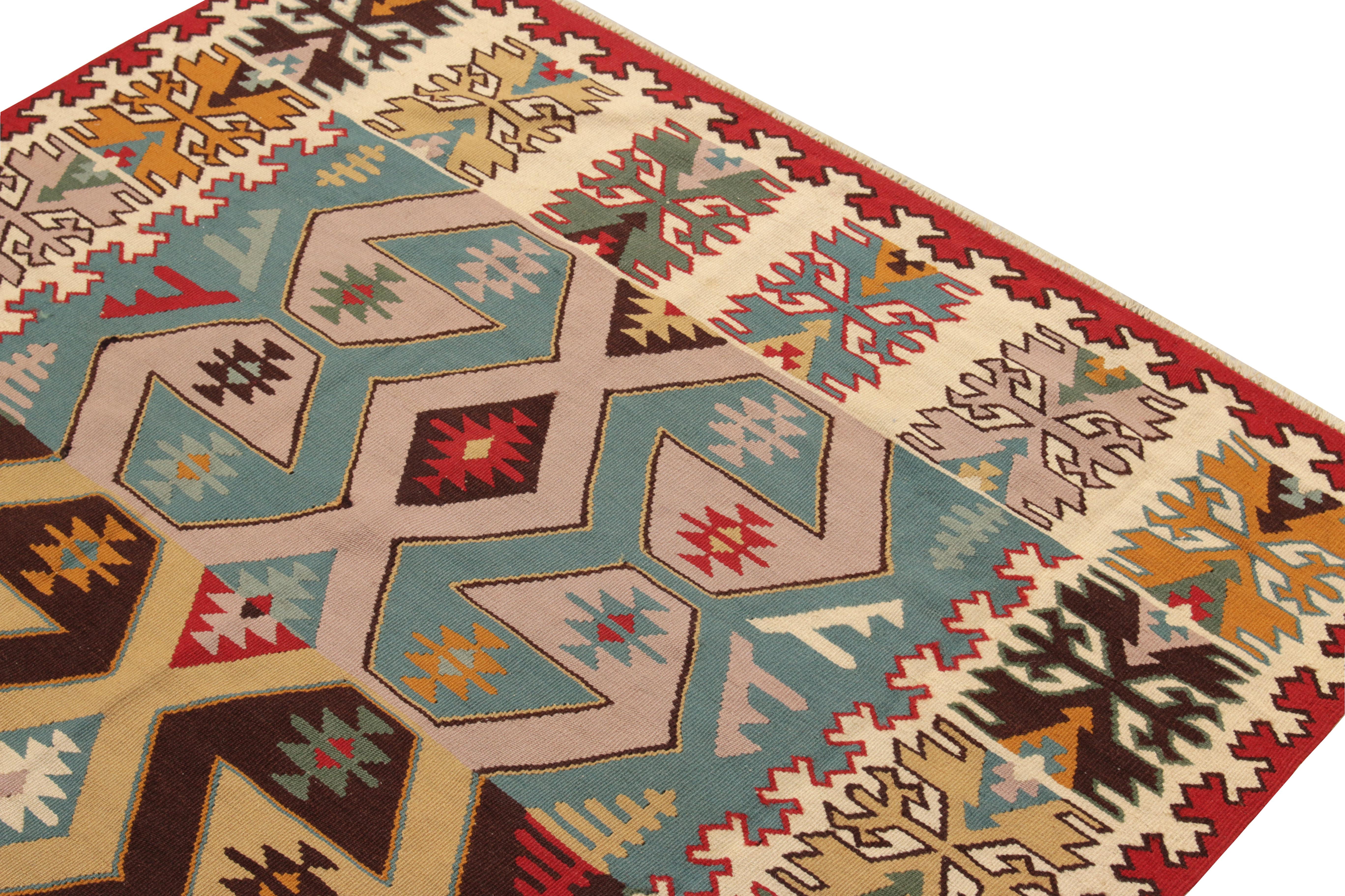 Türkischer Kelim-Teppich im Vintage-Stil mit mehrfarbigem, geometrischem Stammesmuster von Teppich & Kelim (Handgeknüpft) im Angebot