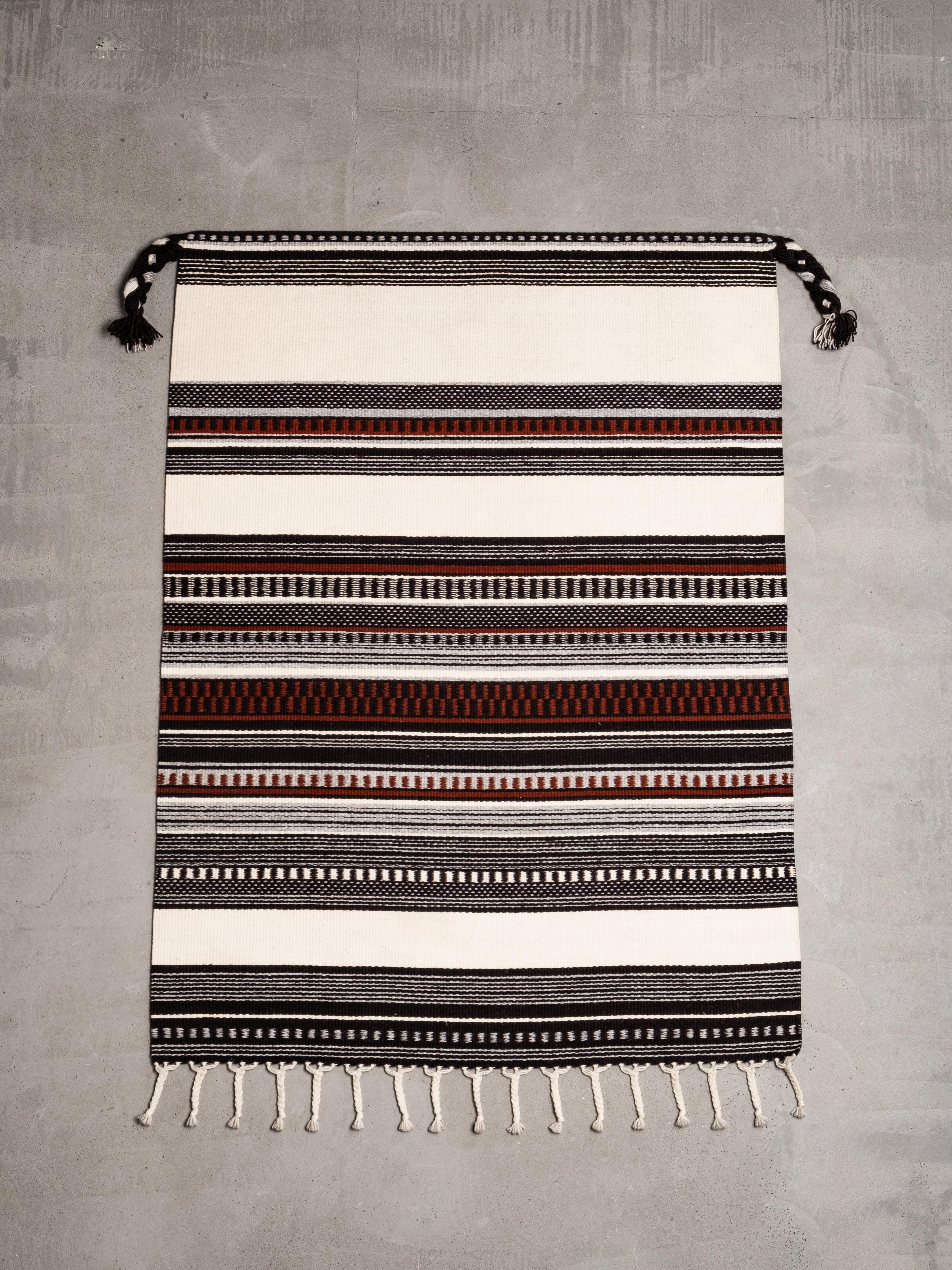 Un exemple rare et exceptionnel de création textile finlandaise - le raanu 