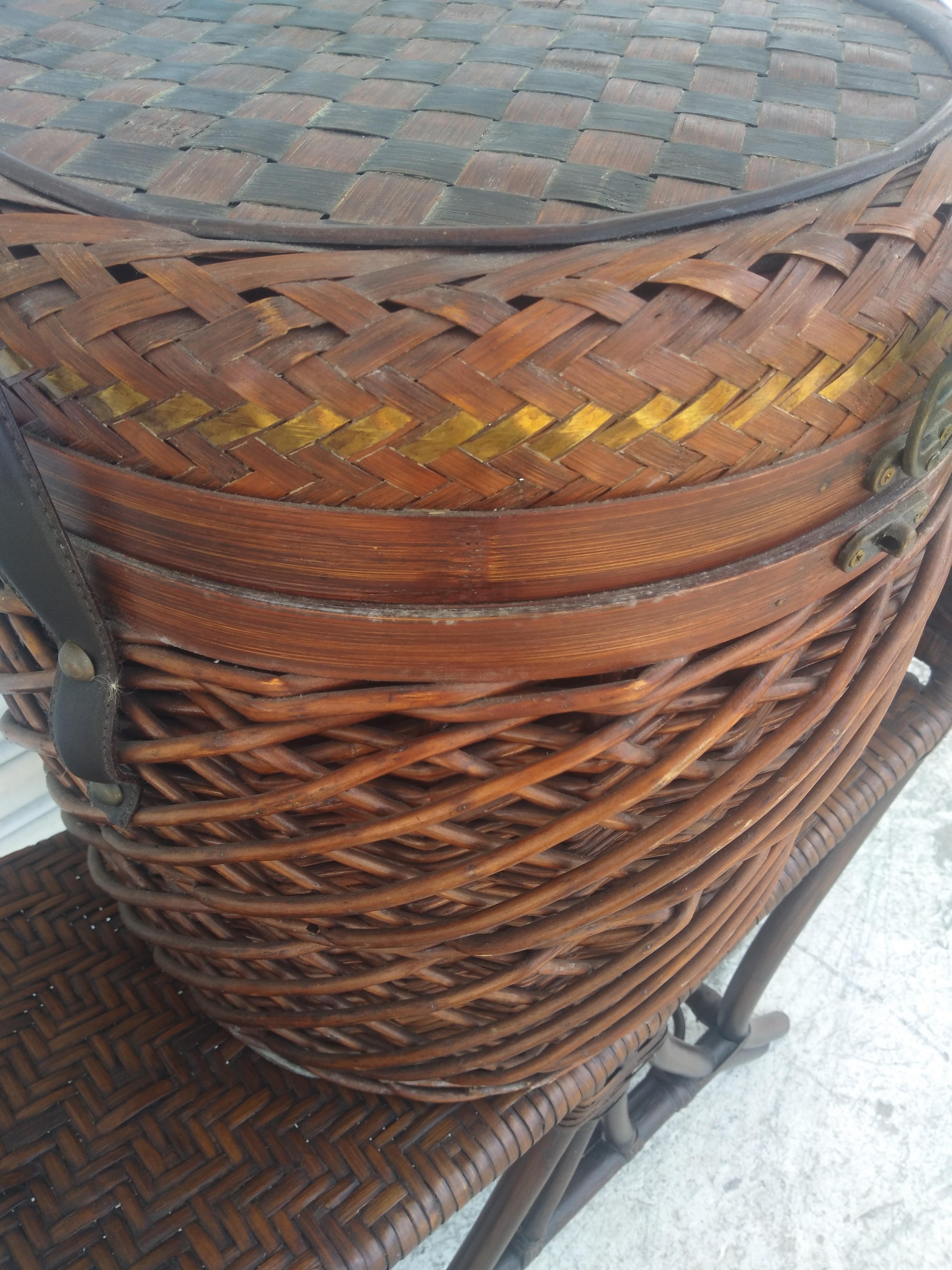 Cestino in vimini intrecciato a mano con intarsio in ottone In condizioni buone in vendita a Pasadena, TX