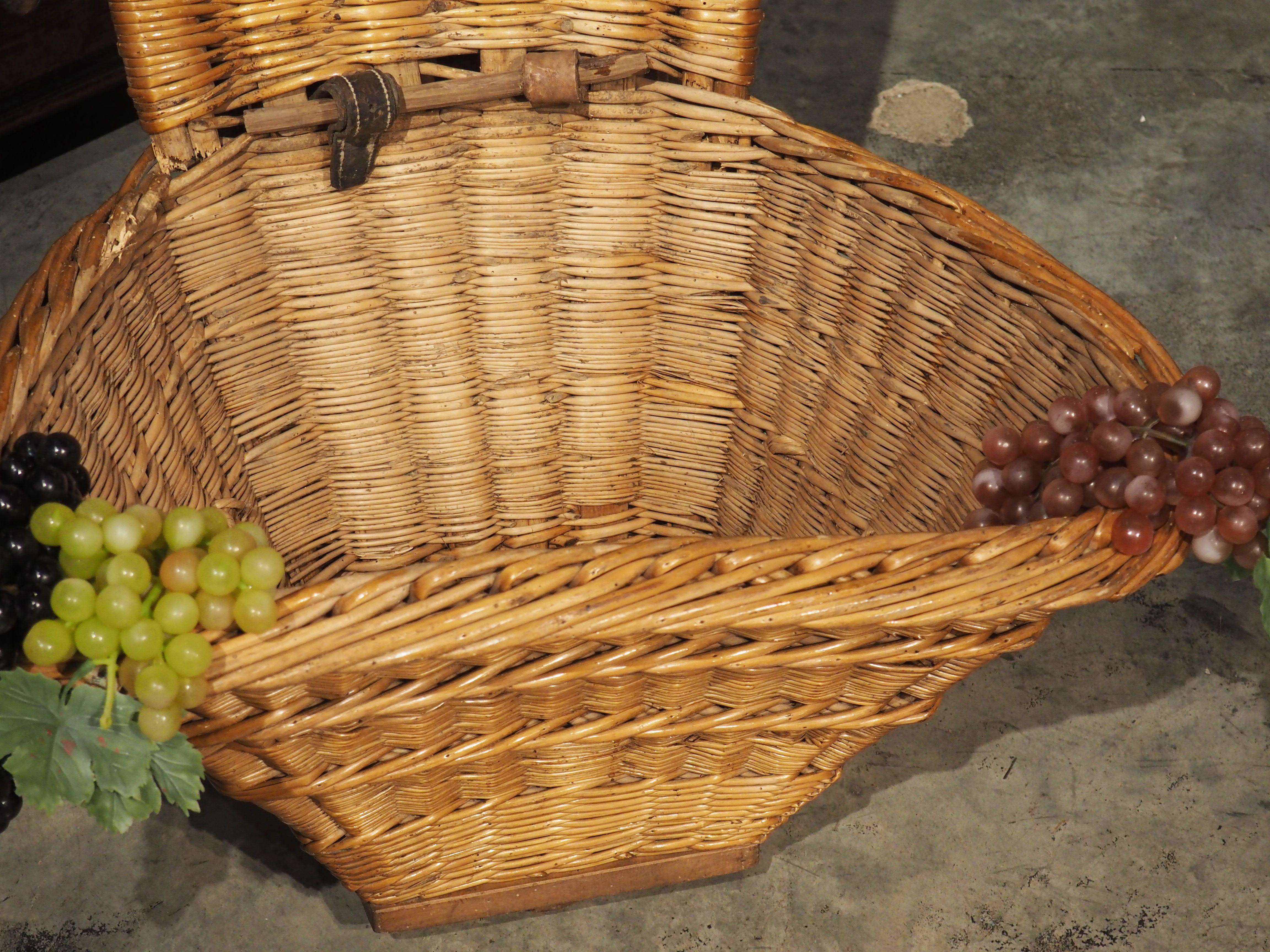Hand-Woven Handwoven Wine Grape Harvesting Basket from Beaune France, circa 1890