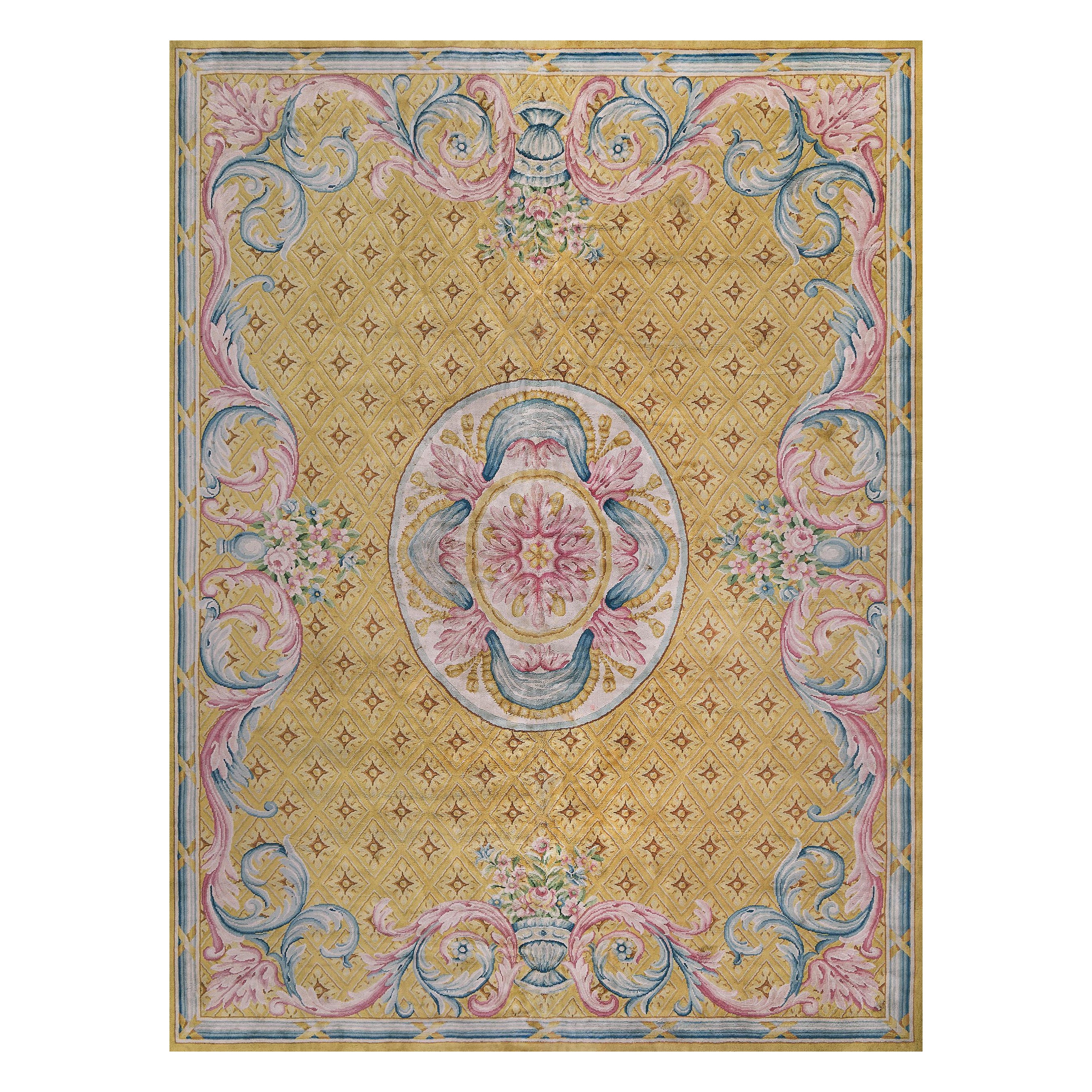 Alfombra Savonnerie Española Antigua Circa-1900 Amarilla Tejida a Mano en Lana