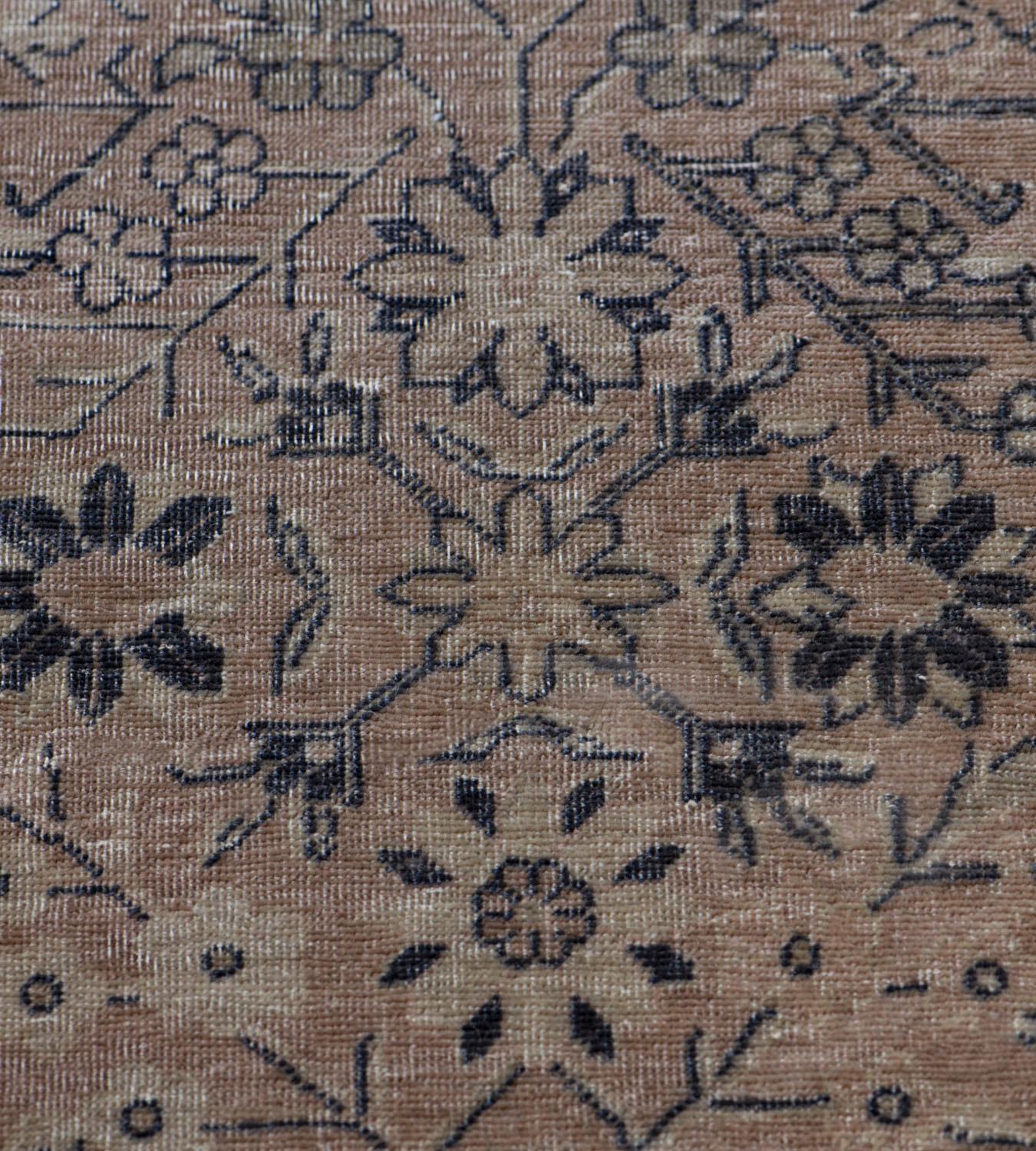 Handwoven Wool Early 20th Century Turkish Sivas Rug In Good Condition For Sale In West Hollywood, CA