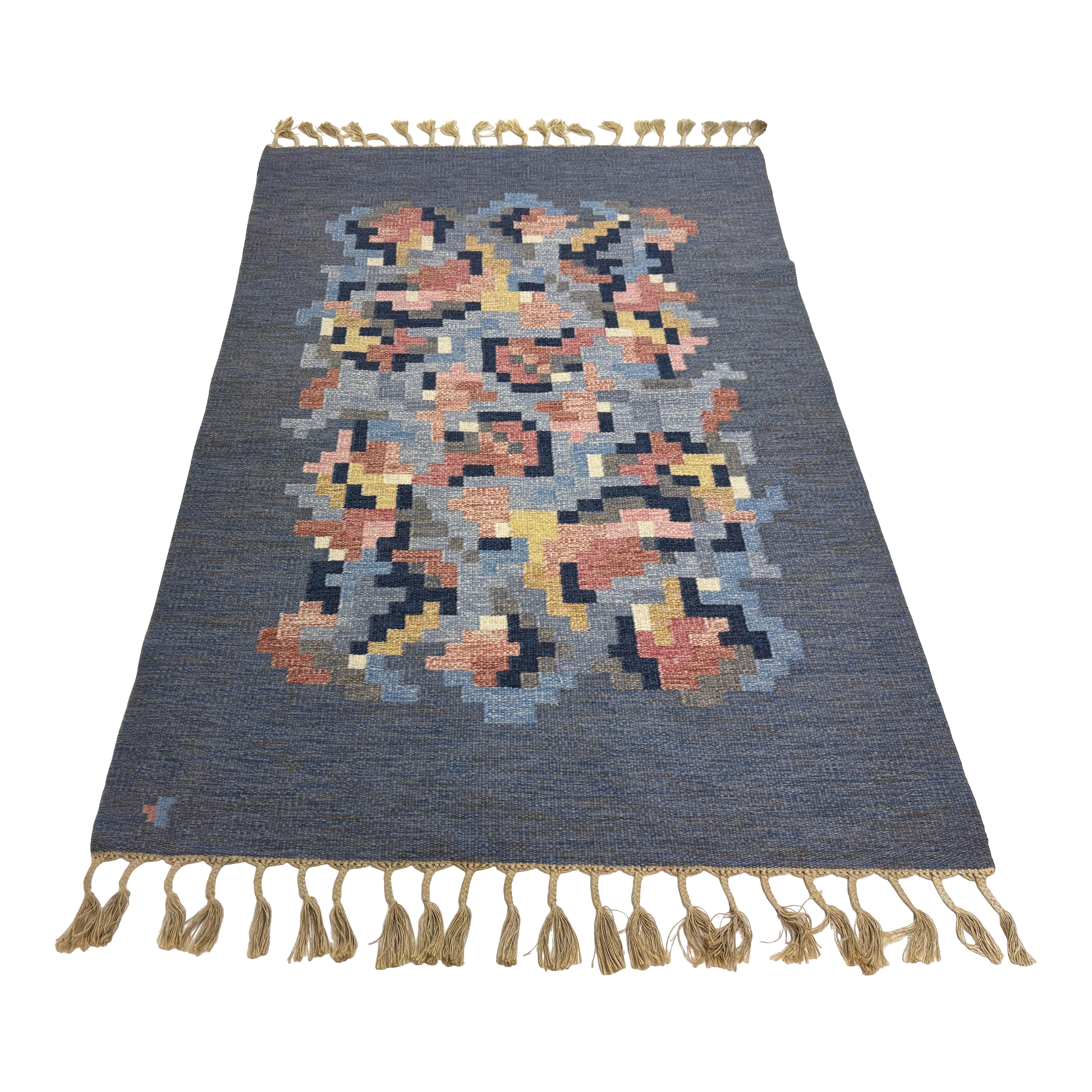 Tappeto Rölakan Korall in lana intrecciata a mano e a trama piatta di Erik Lundberg, Svezia, anni '60

Questo tappeto a trama piatta della metà del secolo scorso, opera del designer tessile svedese Erik Lundberg, unisce la sobrietà scandinava al