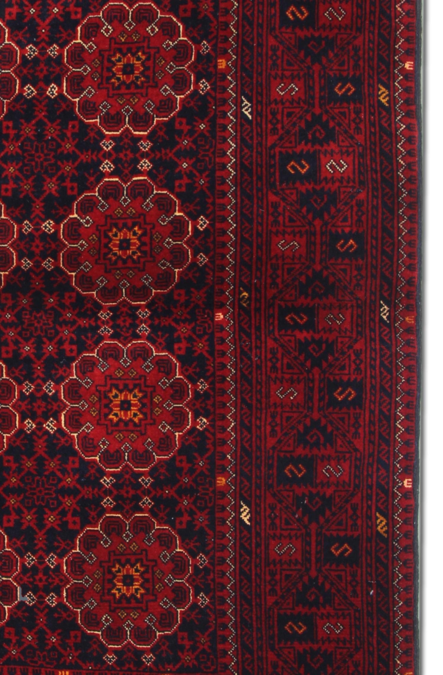 Handwoven Wool Rug Traditional Deep Red Carpet Rustic Area Rug In Excellent Condition For Sale In Hampshire, GB