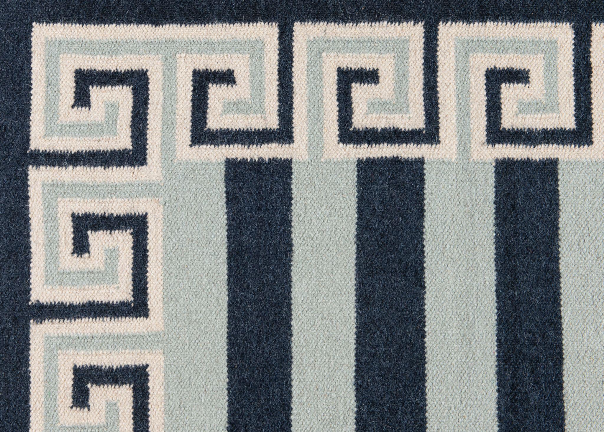Handgewebter Wollstreifen-Teppich mit Streifen, 9' x 12', Himmelblau, Marineblau und Eierschale (Indisch) im Angebot