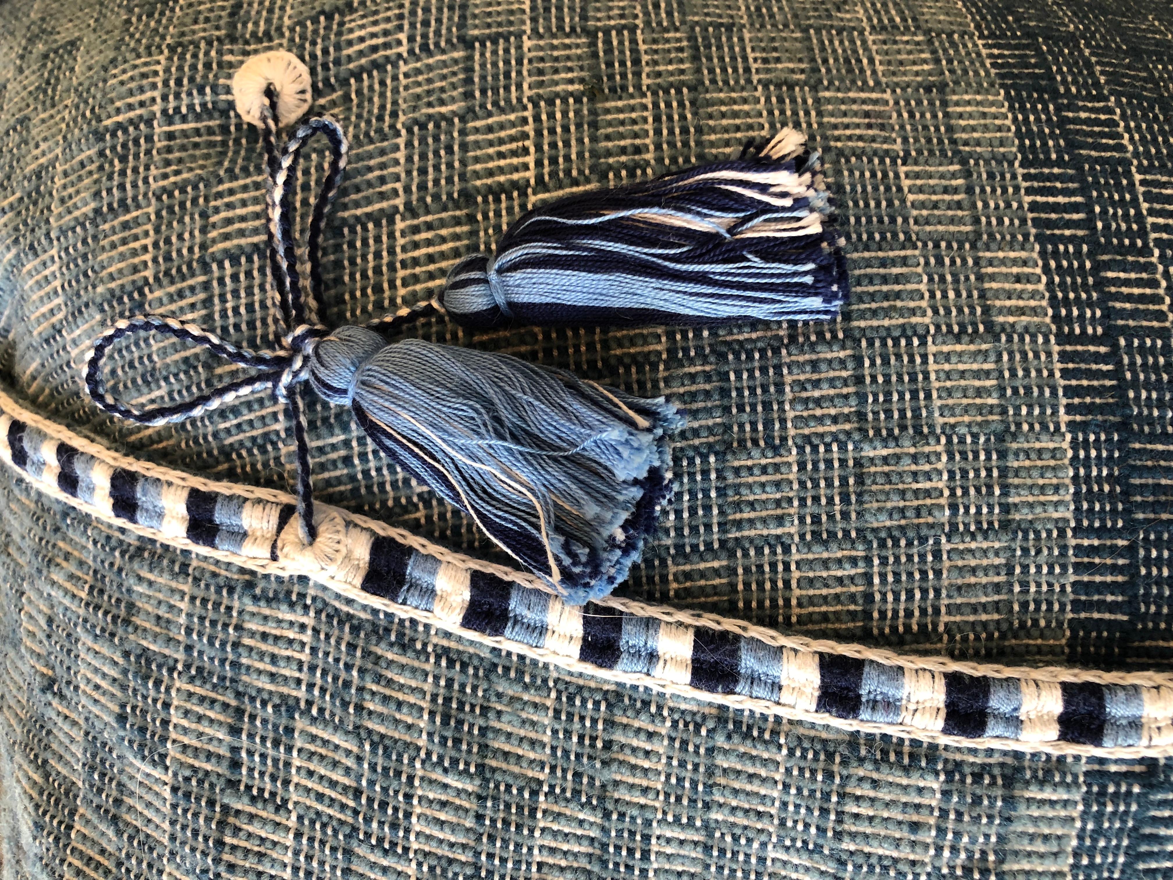Handwoven Wool Throw Pillow Made with Natural Indigo, in Stock (Handgewebt)